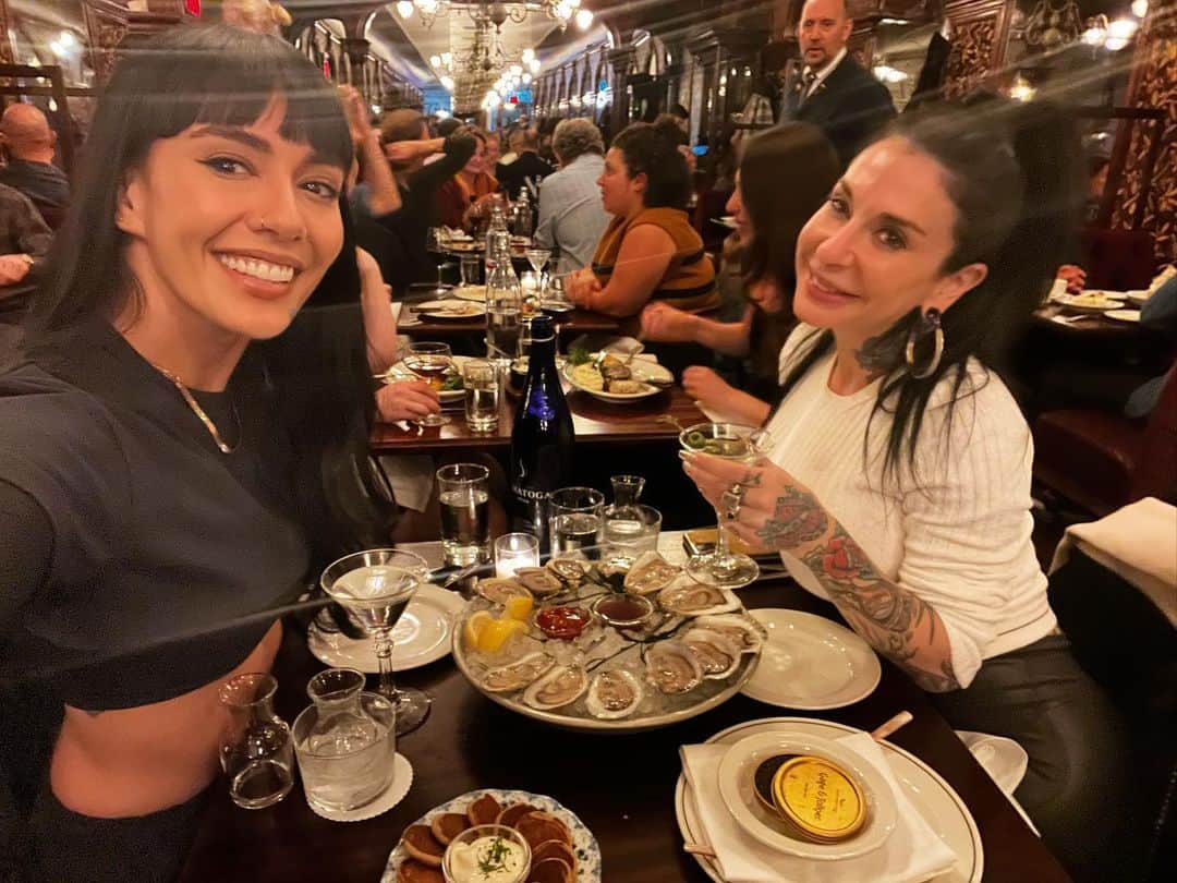 Janice Griffithさんのインスタグラム写真 - (Janice GriffithInstagram)「dinner with my fav @joannaangel pls don’t invite me unless u want to eat 100 oysters and caviar」11月16日 14時21分 - rejaniced