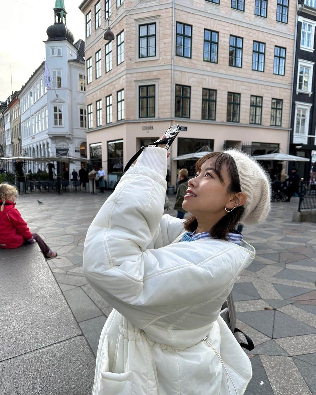 中川絵美里さんのインスタグラム写真 - (中川絵美里Instagram)「⚽️  W杯まであと4日。  先日行ったデンマークロケの模様はフジテレビ系で放送されるW杯中継カードの1戦目、デンマークvsチュニジアの試合前の番組の中で放送されます🇩🇰  デンマークとはどんな国なのかというところから… なんと！デンマークサッカー協会(DBU)にお邪魔したり、コペンハーゲンのクラブチームでサッカー教育についても取材しました。  📺11/22(火)21:00〜フジテレビ系 「ＦＩＦＡワールドカップ　まもなくキックオフ！デンマーク×チュニジア」(VTR出演)  そして大会期間中は全試合無料放送するabema TVで 数試合、スタジオ進行を務めさせていただきます。  グループステージでは6試合を担当します🎤  ◎22日(火)27:30〜 フランスvsオーストラリア  ◎23日(水)27:30〜 ベルギーvsカナダ  ◎25日(金)27:30〜 イングランドvsアメリカ  ◎27日(日)24:30〜 クロアチアvsカナダ  ◎29日(火)27:30〜 ウェールズvsイングランド  イランvsアメリカ  詳細はその都度またストーリーズなどでお知らせします✔️  準備をしながら日々ワクワクが止まりません。 皆さんと思い切り楽しむ1カ月にしたいと思います🔥  #worldcup2022 #Denmark#ロケ#herrelandsholdet  #フジテレビ#abematv」11月16日 14時36分 - emiri_nakagawa