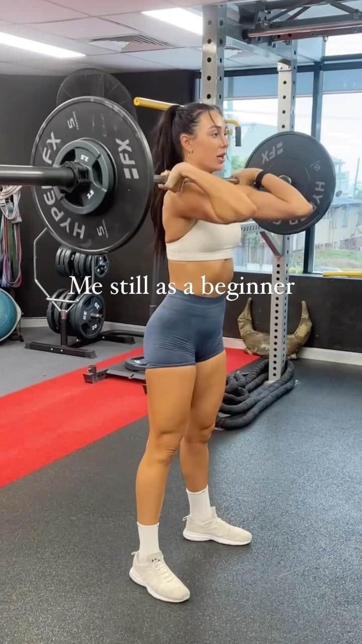 Danielle Robertsonのインスタグラム：「Everyone was once a beginner.  I wanted to share this because it’s not a “before and after” kind of post where suddenly I’m super strong and we cut out all the struggle in between. I wanted to show you the first time I tried to do a barbell shoulder press to now, the first time I’m learning Olympic lifts. I’m not great, I want to get good, then great. THEN BECOME AN OLYMPIC LIFTING BEAST… but basically, I’m a beginner. Even after all my years in the fitness industry, I’m still a beginner at something.  So if you’ve been hesitant to start something for fear of being a beginner just remember: the time is going to pass anyway, in a months time you could have 1 months progress under your belt or you could be still stuck at the starting line.  The choice is yours.」