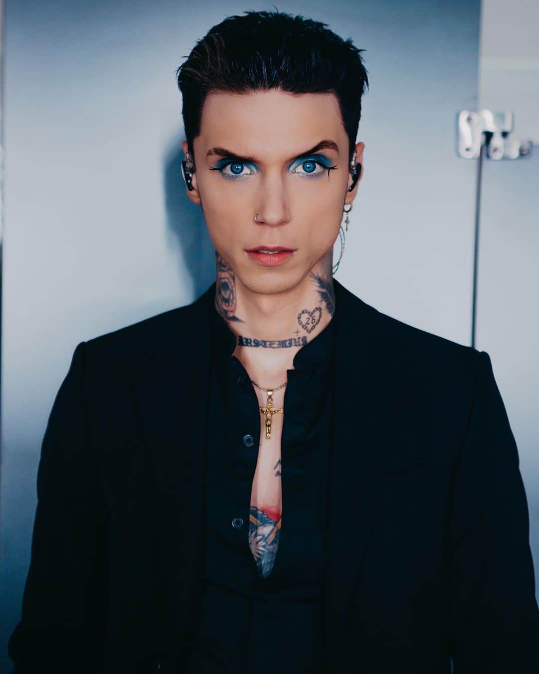 アンディー・ビアーザックさんのインスタグラム写真 - (アンディー・ビアーザックInstagram)「Rebel Rebel」11月17日 2時04分 - andyblack