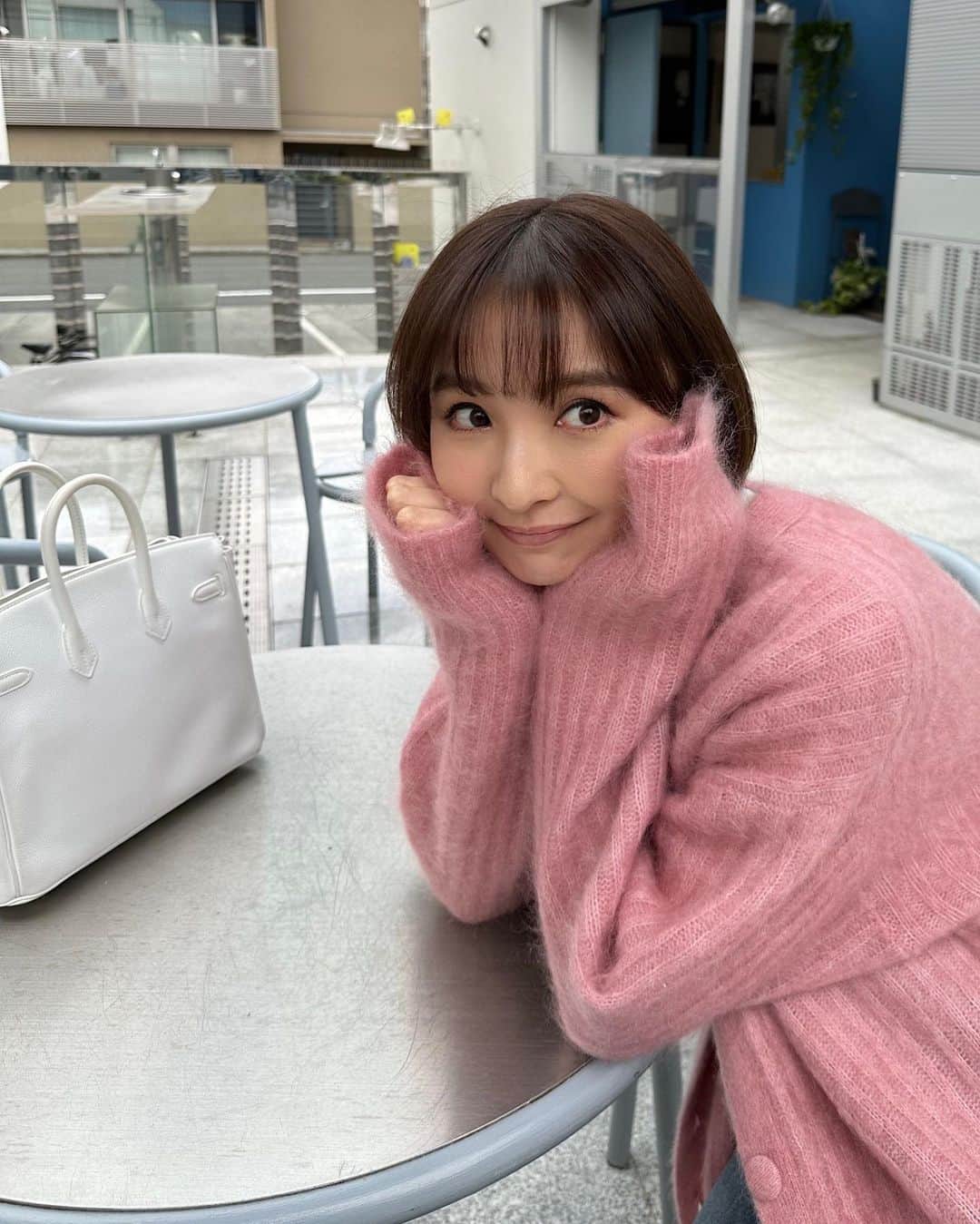 篠田麻里子のインスタグラム：「撮影帰りいつかの私服✨  cardigan @fray_id  tops @tomorrowland_jp  denim 韓国お土産w  #marikoday#ootd」