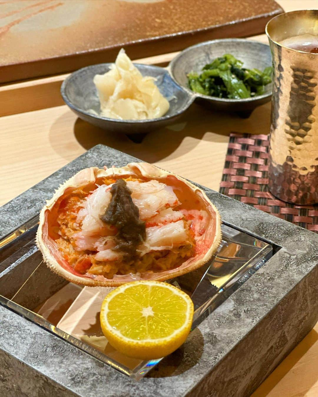 サキ吉さんのインスタグラム写真 - (サキ吉Instagram)「シンディとお寿司🍣✨ 神楽坂にある鮨 三國( @sushi_mikuni )さんへ💕 子供産んでから出前以外でお寿司食べたの初めて🥹❤️ 子供もOKなの本当に助かる👶🏻 ． 今限定のコースが本当に美味しかった🐟 全部美味しかったんだけどこの日はマグロが優勝🍣👏✨ 〆の鴨南蛮そばはなんと大将の手打ち！😳💥 感激しちゃった🥲💕❤️ ． シンディ素敵なお店に連れて行ってくれてありがとう🥰 ランチデート楽しかった🫶 ． ． ．  #神楽坂 #神楽坂グルメ  #飯田橋グルメ  #お寿司 #鮨  #寿司ランチ #鮨三國  #ランチデート  #子連れランチ  #子連れランチ東京」11月16日 18時54分 - sakikichi1201