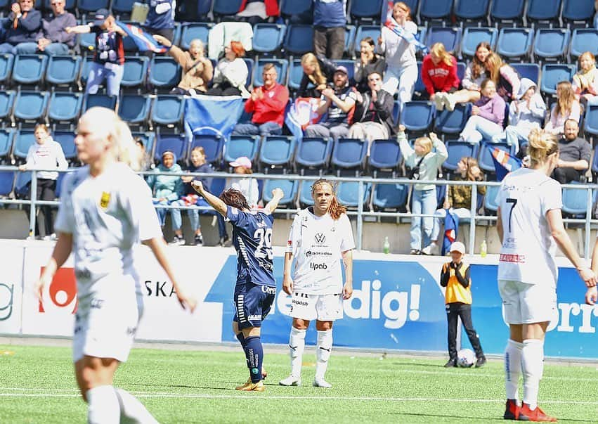 籾木結花のインスタグラム：「What a team, what a season.  We are not satisfied what we have done but still we can proudly say “we did amazing.”  Thank you all! Tack så mycket!  #2022 #linköpingfc」