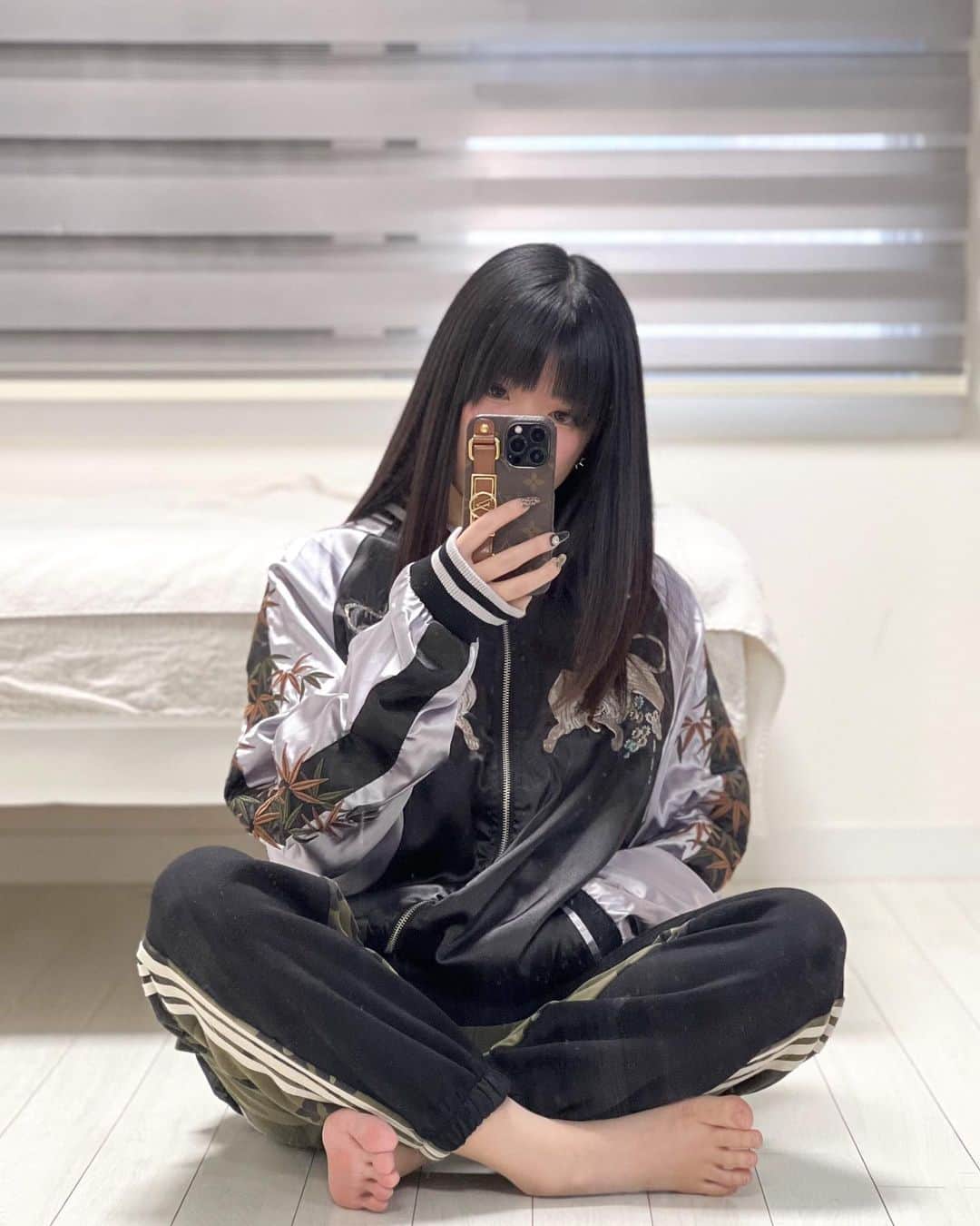 のインスタグラム：「これがこう🐅옷속은 암컷인 양아치녀」