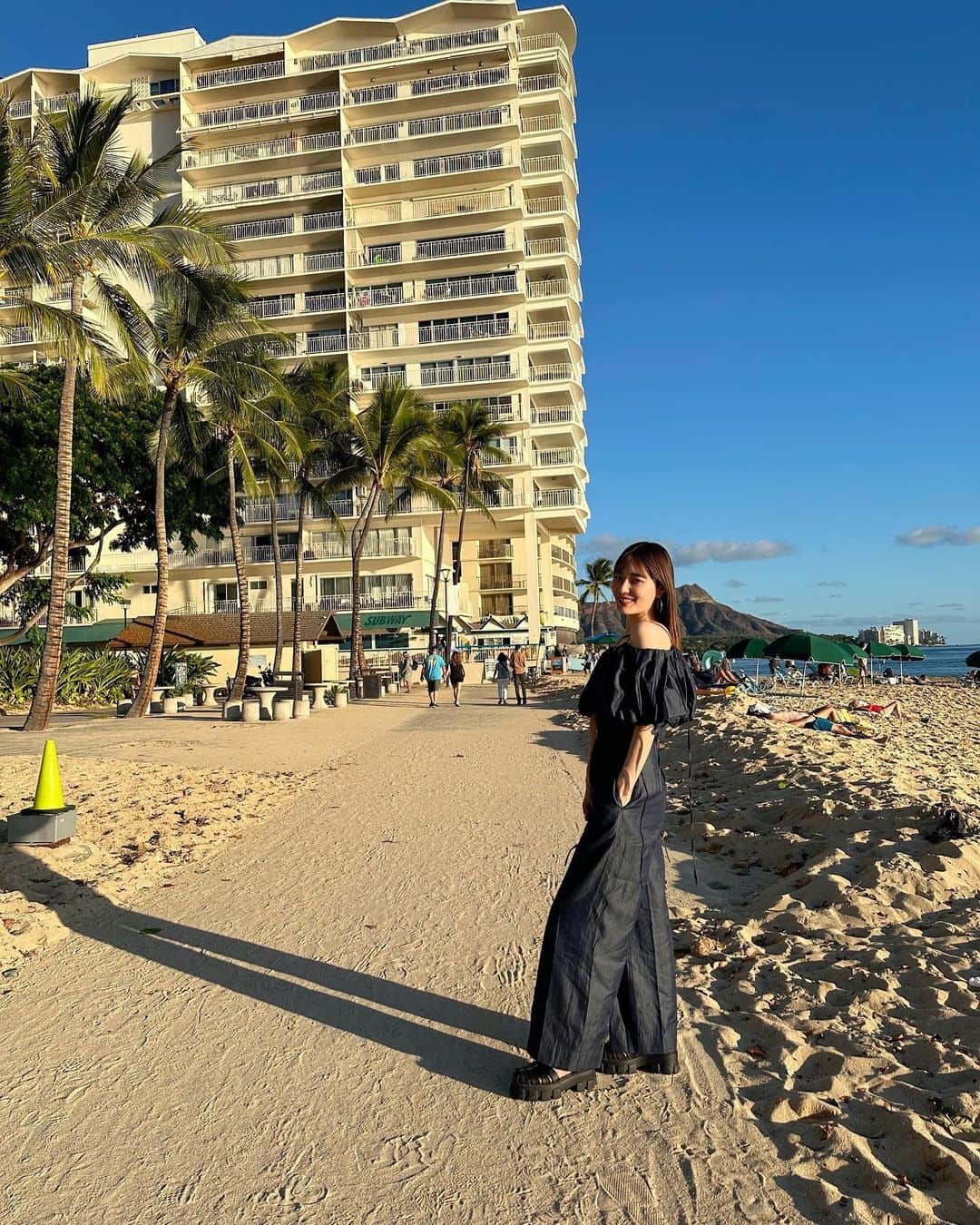 林みなほさんのインスタグラム写真 - (林みなほInstagram)「. Day1 in Hawaii  OOTD setup…  @snidel_official  sandal… @prada  sunglasses… @shein_japan  straw hat… @helen_kaminski  bag… @maisonmargiela   #ootd#hawaii#trip#fashion」11月16日 19時41分 - hayashiminaho