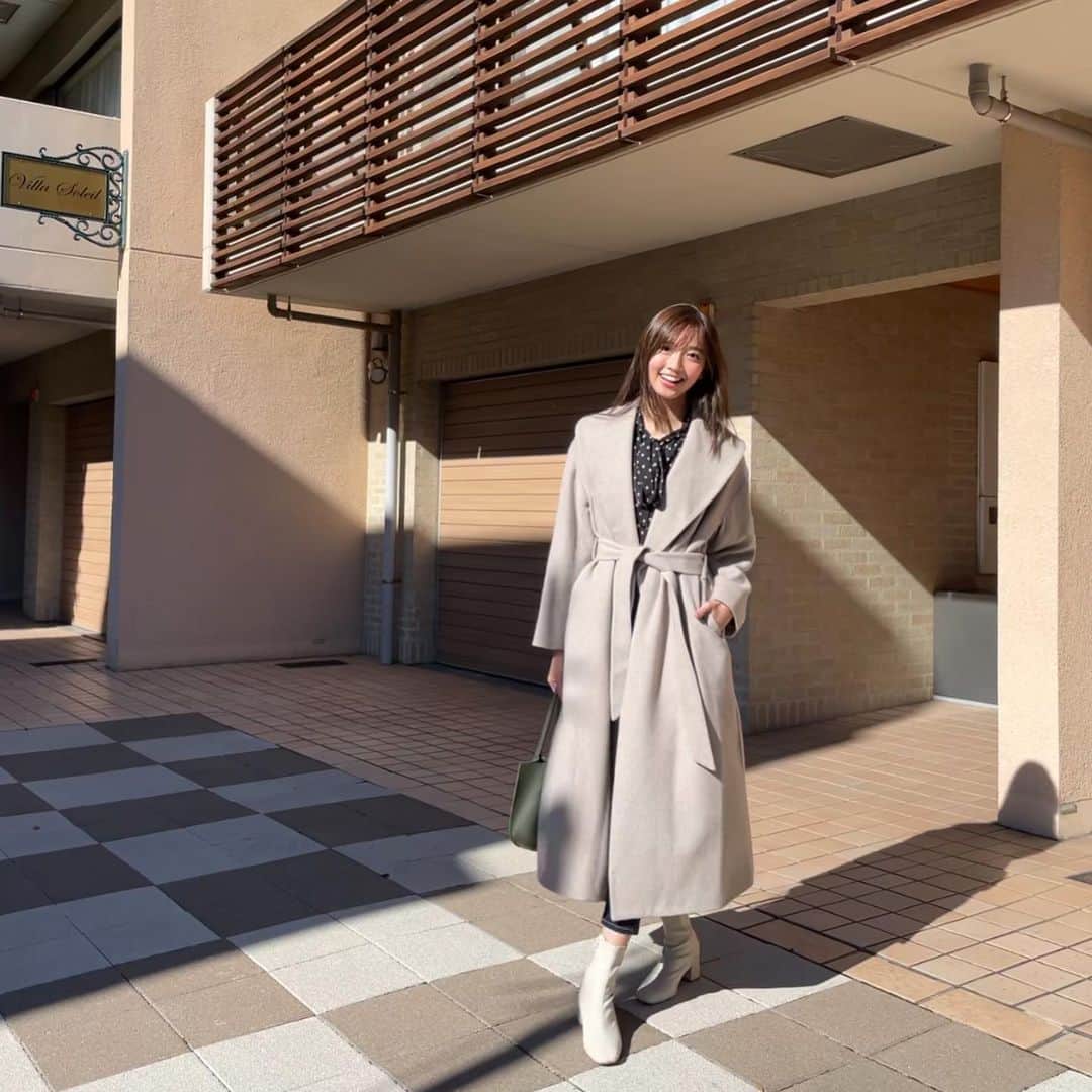 のインスタグラム：「. 展示会でオーダーしてたコート！ 淡色の冬コートあんまり持ってなかったから、かなり出番は多くなりそう〜🧚🏻‍♀️💫 . . .stで買えるよ🌷 . #elura #大人の悩みに効くコーデ #elura2022aw」