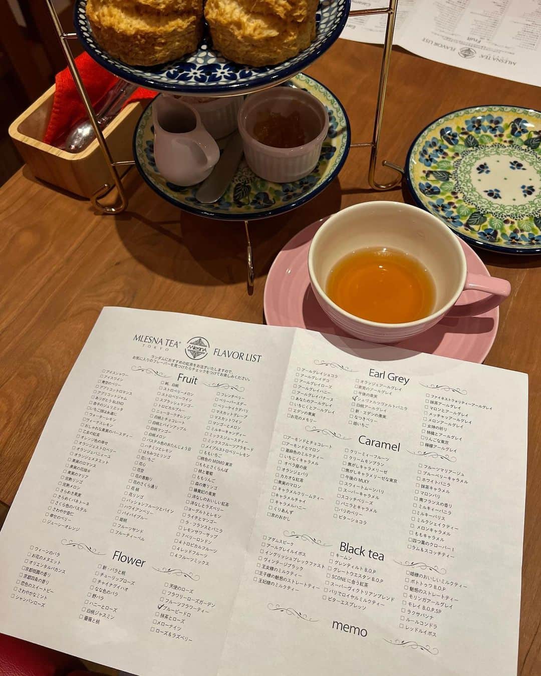 ImotoEtsuyo さんのインスタグラム写真 - (ImotoEtsuyo Instagram)「最高級の紅茶が頂ける 『ムレスナティー』専門店。  ムレスナティー代々木上原 @mlesnatea.yoyogiuehara  　  ホットケーキに合う 紅茶やしっとりしたスコーンにも合う オススメの紅茶が次々に 注がれるというのは嬉しい。  時間内ティーフリーなので たくさんのフレーバーを楽しみました。  濃厚なロイヤルミルクティーも オススメ！  気に入った紅茶もお店で購入できます。  究極の ホットケーキ完食🥞 美味しかった❤️ ご馳走様でした。 #ムレスナティー #ムレスナティー東京  #カフェ #紅茶のある暮らし  #紅茶 #代々木上原カフェ  #代々木上原  #代々木上原ランチ  #カフェ  #スイーツ #スコーン #ホットケーキ」11月16日 20時24分 - bisuhada