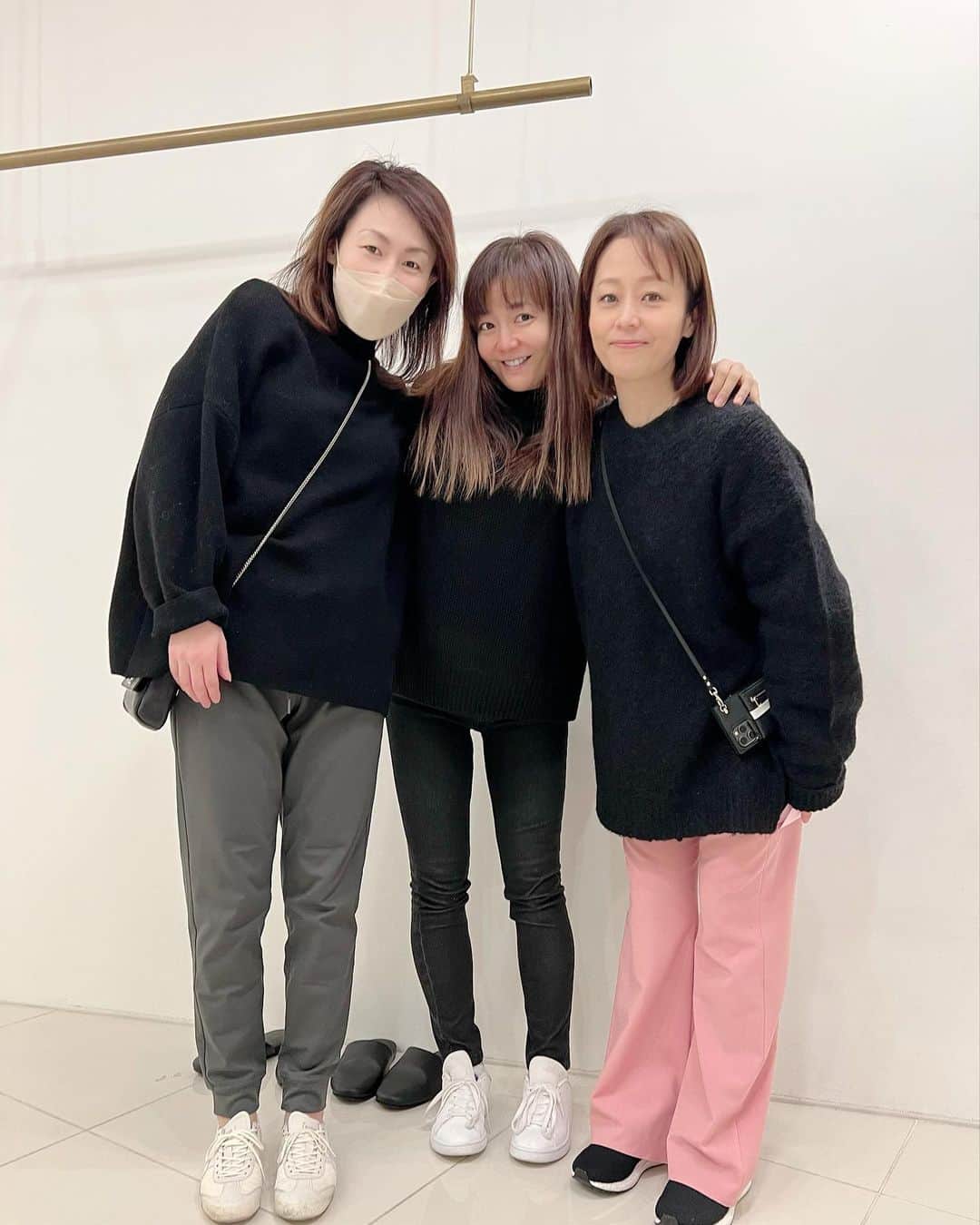 のインスタグラム：「中学の時の友達に会ってきたよ💓💓💓 2人とも変わらない💓💓💓 一瞬であの頃に戻れちゃう不思議なパワー たのしかったなぁ💓💓💓 #華原朋美　#友達　＃いつまでも変わらない　#💓」