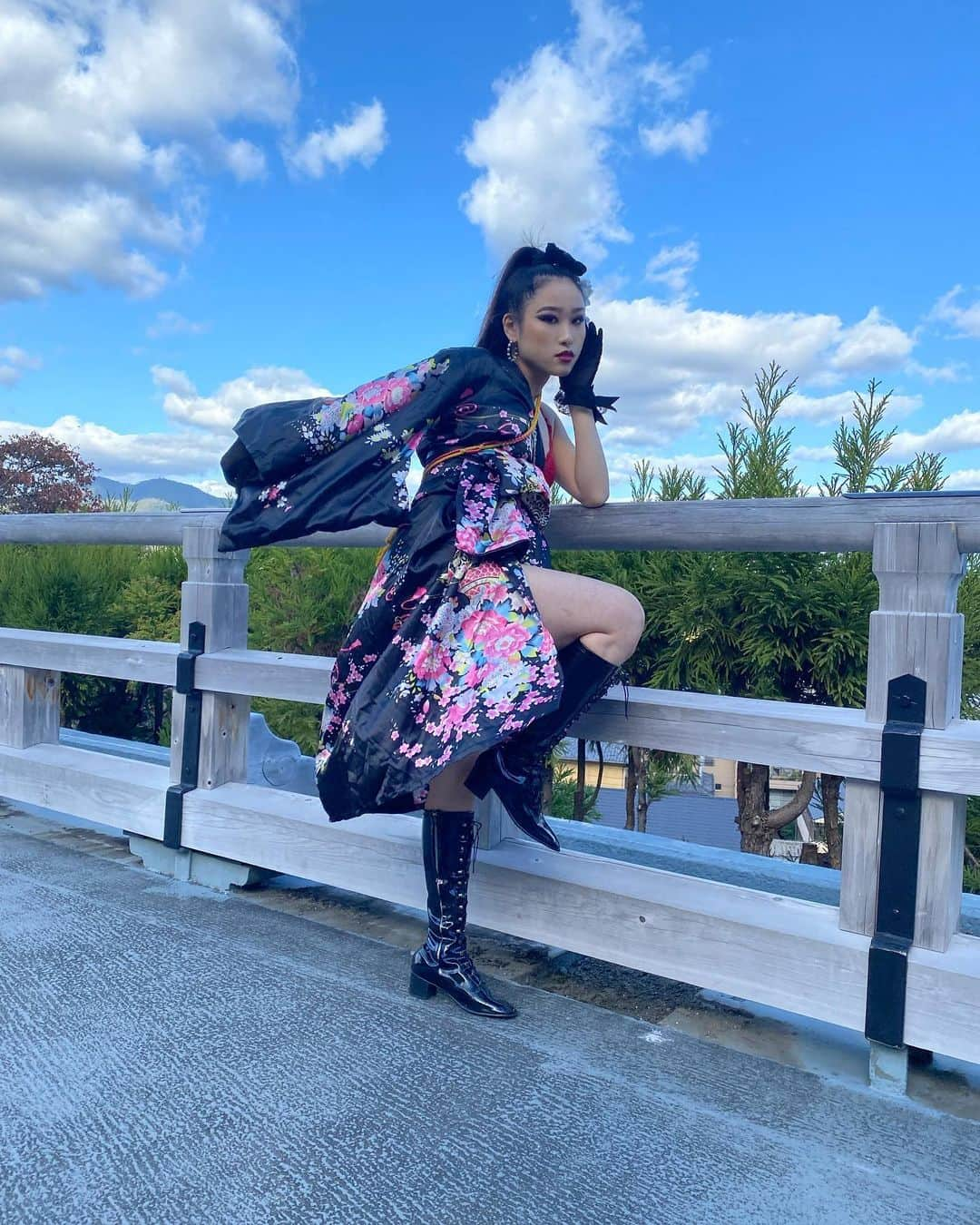 Ayanaのインスタグラム：「_  🍁Kyoto Arashiyama🍁 . . @houseoforicci #dance#dancer#dancecostume #vogue#voguing#vogueball#ballroom #voguer#kyoto#kyotojapan#arashiyama #kimono#japanesegirl#houseoforicci #houseoforiccijapan#ayanaoricci #京都嵐山#虚空蔵法輪寺#お寺ンウェイ」