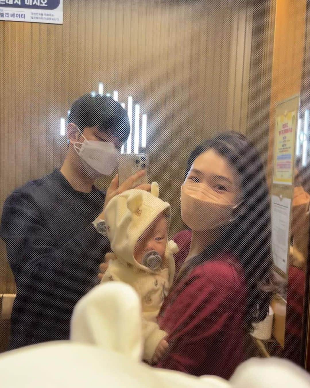 ヨンジュン のインスタグラム：「#221116 #📷 우리애기 아빠보다 촬영 잘하네😅」