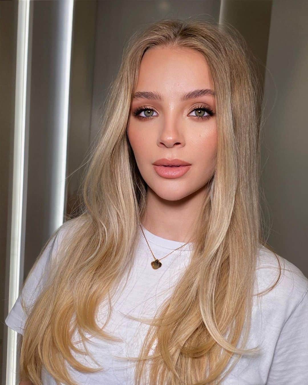 アレクサンドラ・ステパノワのインスタグラム：「💔 Какое счастье найти того самого мастера, своего визажиста !  Спасибо @elenacherneva__ ♥️」