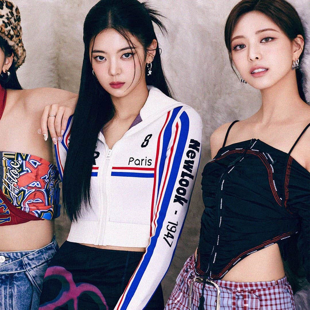 ITZYさんのインスタグラム写真 - (ITZYInstagram)「ITZY <CHESHIRE> CONCEPT PHOTO #2  ☑ RELEASE 2022.11.30 WED 6PM (KST) | 4AM (EST) ☑ PRE-SAVE & PRE-ORDER https://ITZY.lnk.to/CHESHIRE  #ITZY #MIDZY @itzy.all.in.us #ITZYComeback #ITZY_CHESHIRE」11月17日 0時02分 - itzy.all.in.us
