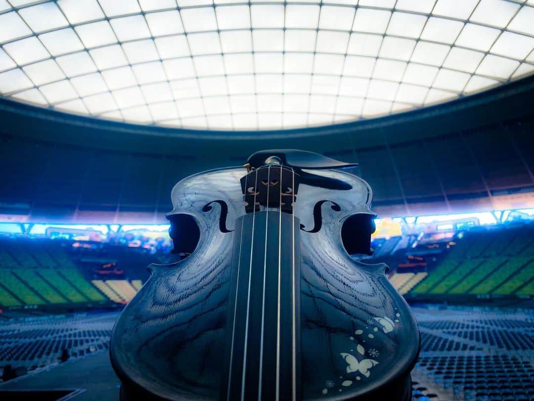 AYASAさんのインスタグラム写真 - (AYASAInstagram)「🦋🎻 今回も共に頑張ってくれた相棒❤︎ めちゃくちゃ個人的感想ながら、このステージで無事にライブ最後まで完奏できてよかったなと安心しています😇✨ ・ ・ #GBP2022 #ベルーナドーム  #バンドリ #ガルパ  #bangdream  #Morfonica #モニカ #八潮瑠唯 #violin #バヨリン #5弦バイオリン #gliga」11月17日 0時27分 - ayasa_doya