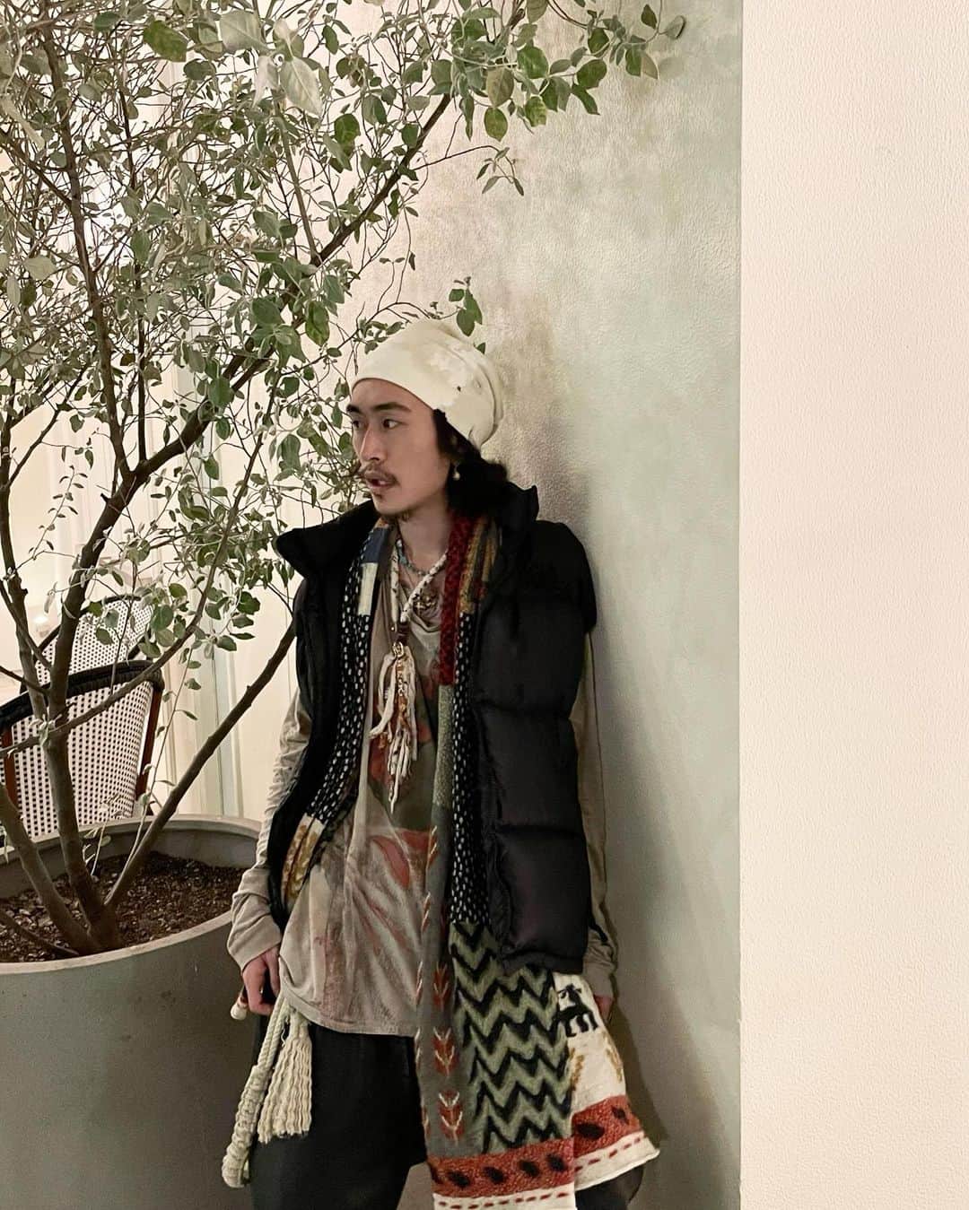 のインスタグラム：「October 16th, 2022*  Cap/Accessorie: @emptysett_official  Vest/Stole: @kapitalglobal  Tops: @johngallianoofficial  Pants: Vintage Shoes: @kris_van_assche」