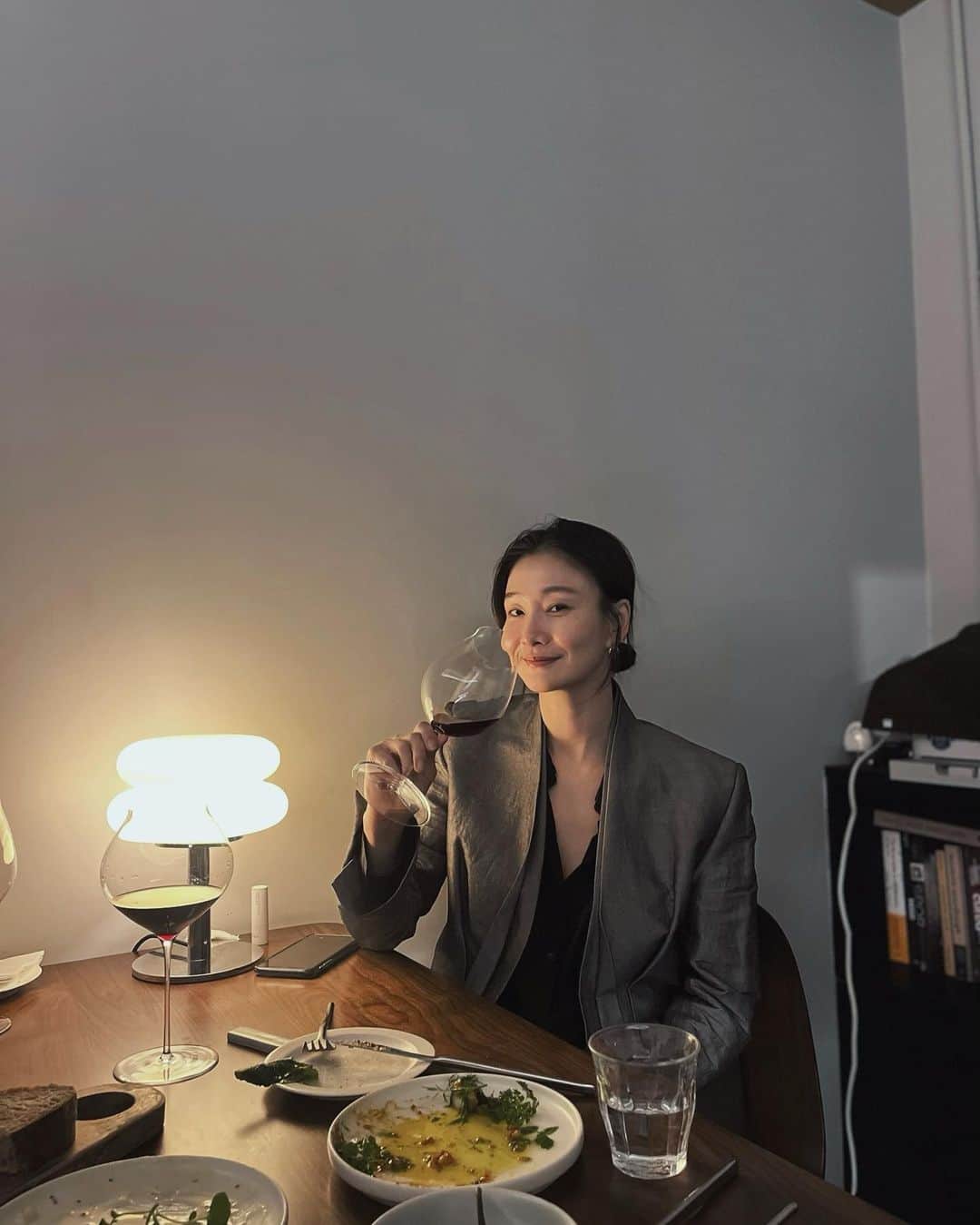 パク・ヒョジュのインスタグラム：「이쁜 사람들과 이쁜 밤🤎  반가웠지뭐야~  @kyo1122 @iamhyunjishin @jeniejang 루비루🫰🏻 너가 찍어준 사진은 늘 좋아 @lunadelizia」