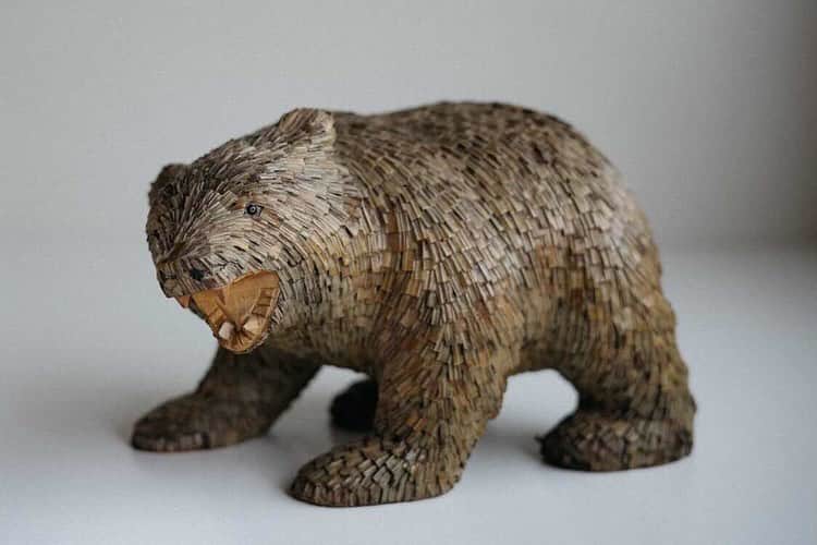 桜井良太さんのインスタグラム写真 - (桜井良太Instagram)「. 彫ってある熊じゃなくて貼ってある熊です。 こういう作りの熊はなんて呼び名なんでしょう？ 全方位かわいいです🐻 @tomipase さんありがとうございます🙇‍♂️  #木彫りの熊  #木彫熊」11月17日 11時25分 - skri_ryota