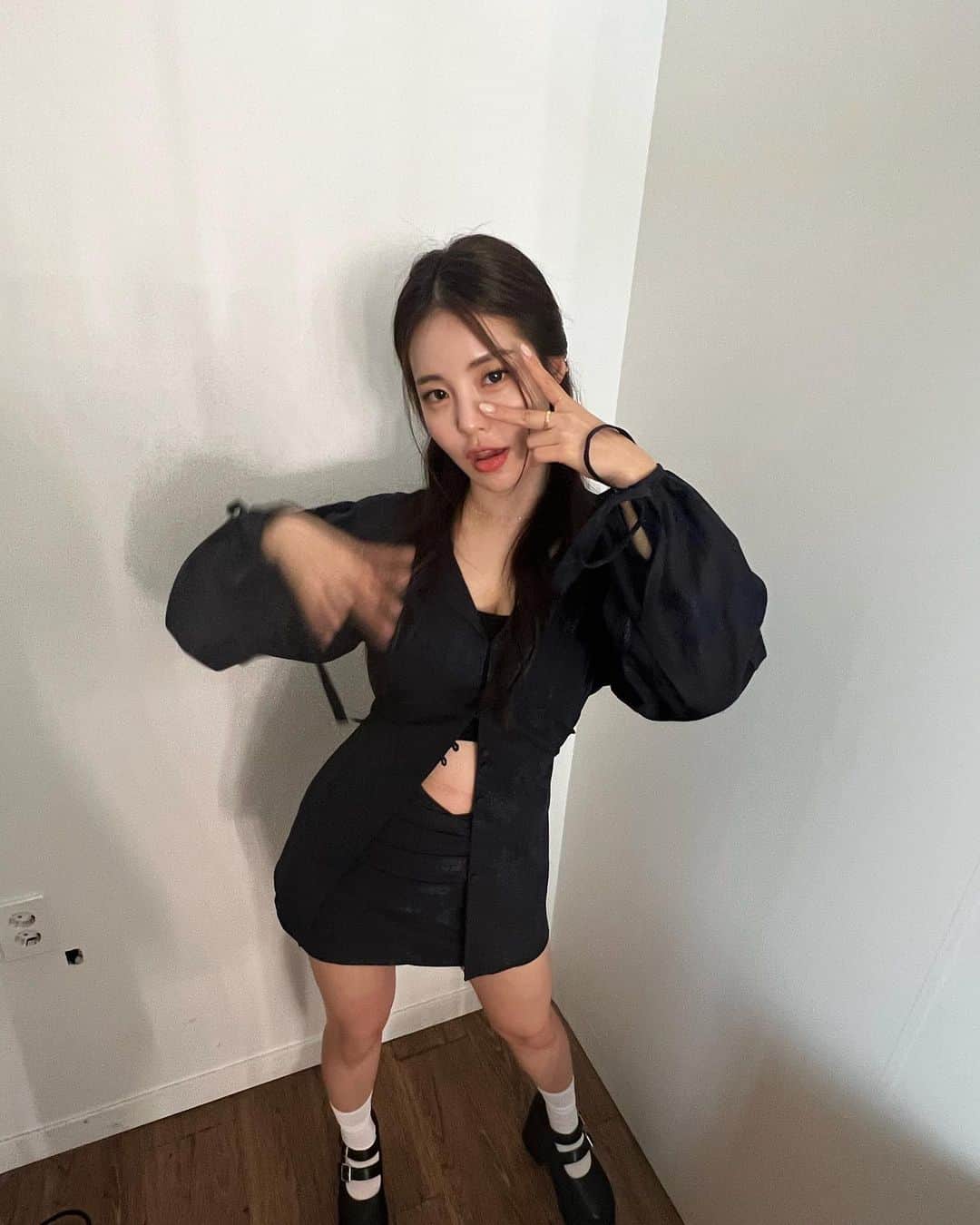ナム・ユジョンさんのインスタグラム写真 - (ナム・ユジョンInstagram)「나 오늘.. 결혼에 진심이야..👰🏻‍♀️💍💕 (저 결혼하는거 아니구.. 오늘밤 10:30pm jtbc..)」11月17日 11時29分 - braveg_yj