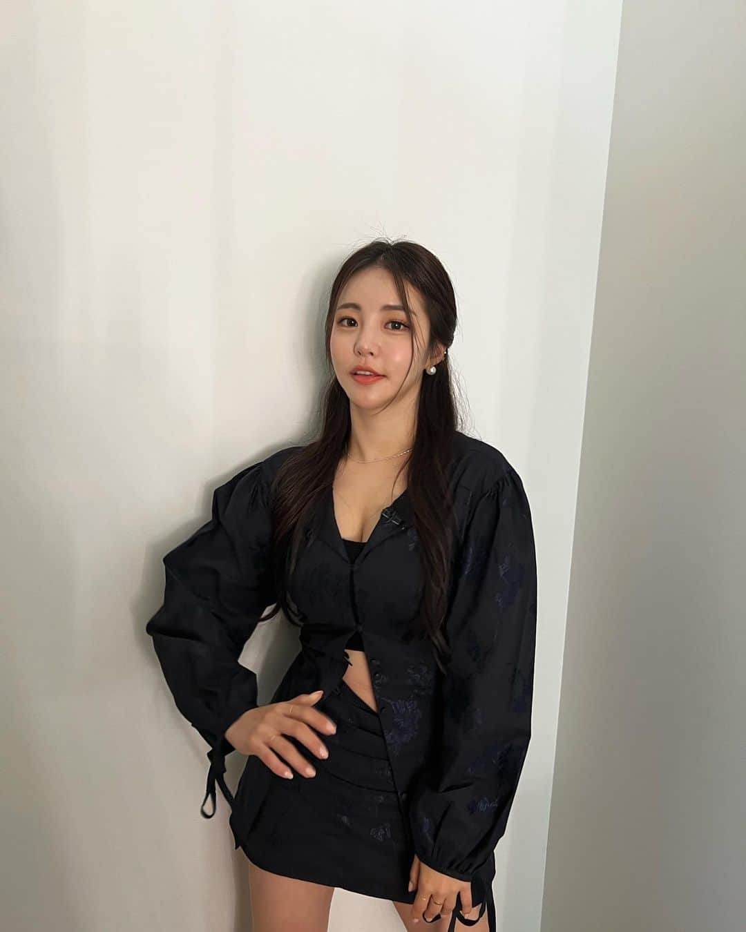 ナム・ユジョンさんのインスタグラム写真 - (ナム・ユジョンInstagram)「나 오늘.. 결혼에 진심이야..👰🏻‍♀️💍💕 (저 결혼하는거 아니구.. 오늘밤 10:30pm jtbc..)」11月17日 11時29分 - braveg_yj