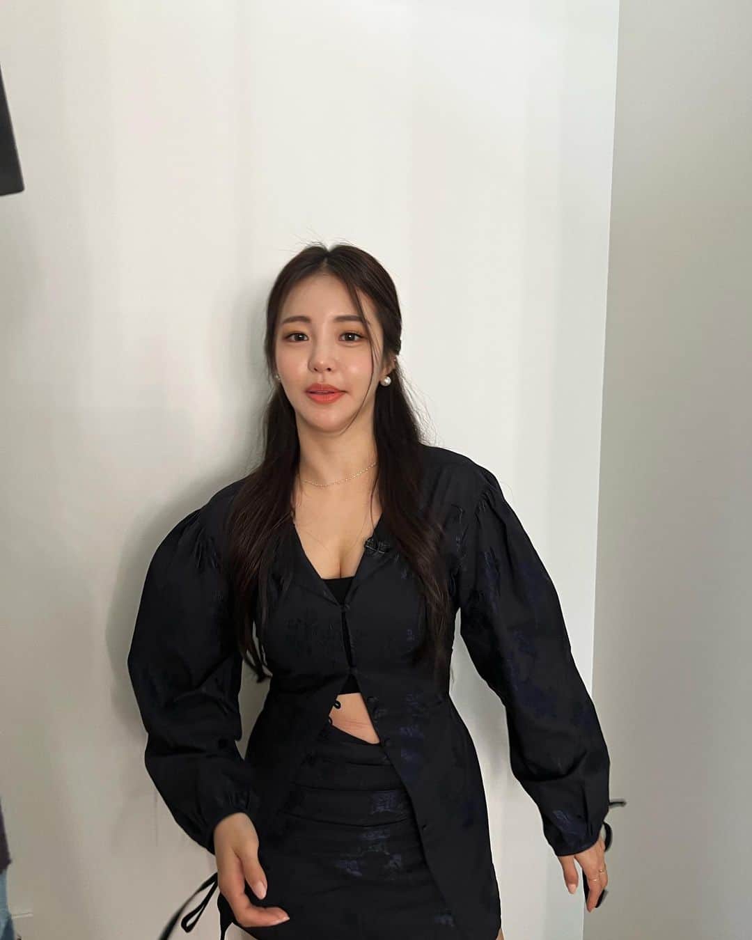 ナム・ユジョンさんのインスタグラム写真 - (ナム・ユジョンInstagram)「나 오늘.. 결혼에 진심이야..👰🏻‍♀️💍💕 (저 결혼하는거 아니구.. 오늘밤 10:30pm jtbc..)」11月17日 11時29分 - braveg_yj