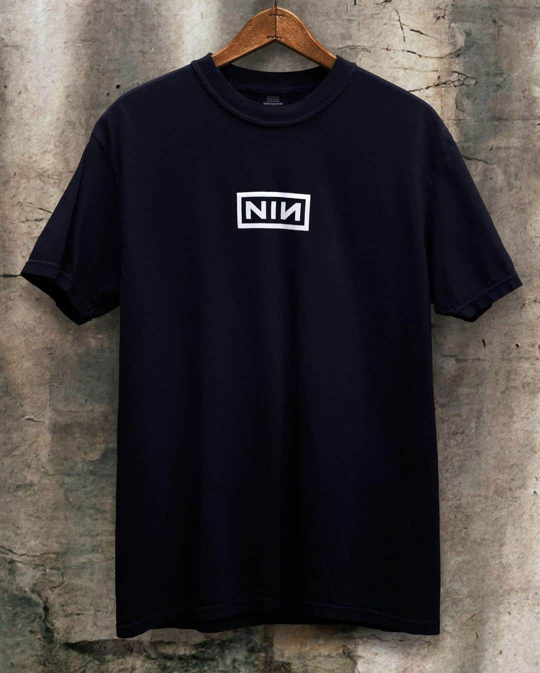 ナイン・インチ・ネイルズさんのインスタグラム写真 - (ナイン・インチ・ネイルズInstagram)「The first collection of Nine Inch Nails Definitive Edition Tees. A curated selection of classic NIN T-shirts that have been painstakingly recreated and approved by Trent Reznor, Mariqueen Maandig Reznor, and NIN Art Director John Crawford. These 5 limited reproduction shirts feature designs originally created between 1991 and 1995.  Available now at nin.com」11月17日 4時08分 - nineinchnails