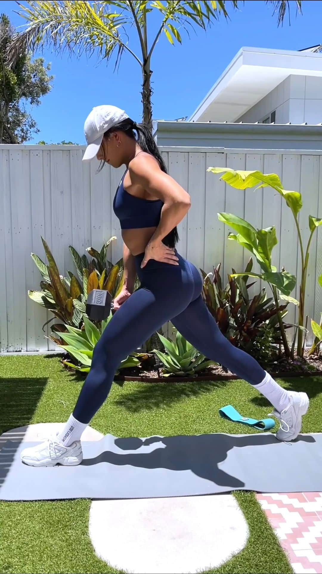 Danielle Robertsonのインスタグラム：「HOME DUMBBELL + BAND WORKOUT LOWER BODY WORKOUT!! (sorry for yelling)  Here’s a spicyyyy and effective workout you can do anywhere! Wearing @womensbest Essential collection leggings & Power Seamless sports bra!  Reminder that @womensbest currently has up to 70% off!! So get amongstt it  WORKOUT  3 SETS   15 x Squats  15 x Glute Bridges  20 x Glute Bridge Pulses 20 x Seated Abduction   15 x Straight Leg Raises (each leg)  12 x RDLs 10 x Split Squats (each leg)」