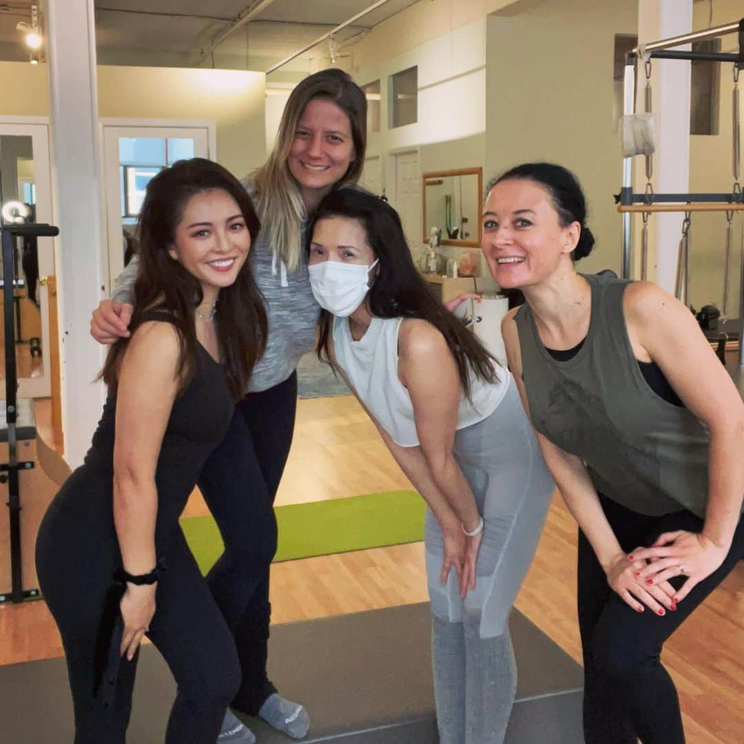 深津瑠美さんのインスタグラム写真 - (深津瑠美Instagram)「This studio is one of my favorite places in Toronto🇨🇦 I've been going there 2-3 times a week and become stronger both physically and mentally🧘‍♀️It's a wonderful joy for me to be able to do something i could not do before.I've experienced such a happy moment many times in this studio.I'm grateful for all the great instructors who have been supporting me❤️ #canada #toronto #pilates  #ピラティス」11月17日 5時53分 - _rumi.kikuchi_