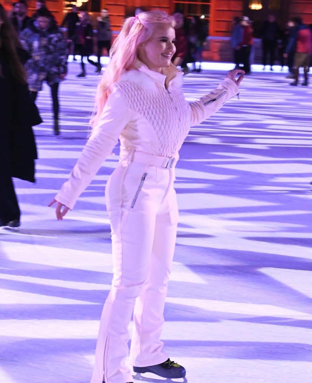 グレース・チャトーのインスタグラム：「A beautiful experience on the ice ❄️ w my skating partner since age 5」