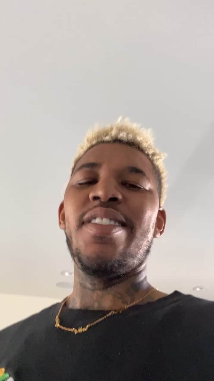 ニック・ヤングのインスタグラム：「No mo Nets lol」