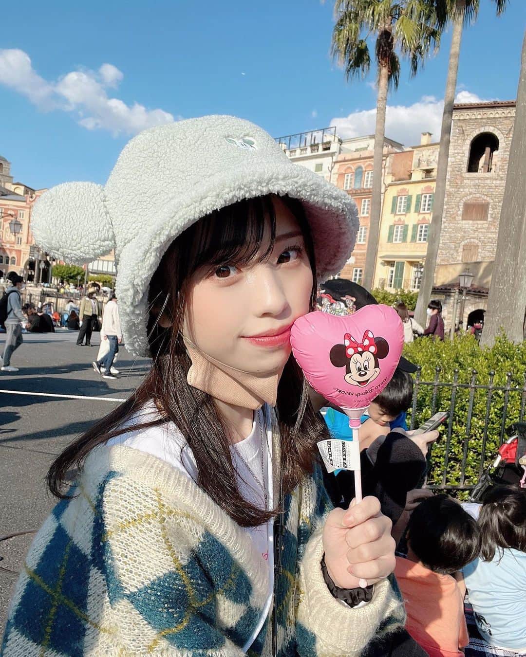 美咲優羽のインスタグラム：「. . . 最近じゃないけど夢の国の写真🎃  そろそろ配信とかウィズライブしますよぉ〜みんな見てね話そうね☺️！日にち決めたらツイートするね🐥🤍 . . .  #selca #selfie #셀카 #셀카그램  #ootd  #instagood #instalike #followme #アイドル #japanesegirl#japaneseidol#japanesegirls#全身#ディズニーコーデ  #地下アイドル好きな人と繋がりたい#粉我 #美白 #攝影#旅遊攝影 #拍攝#寫真#攝影日記#人像攝影#攝影師#互惠#拍照#台灣攝影師#人像摄影#攝影日常#ootd4nylonjp」