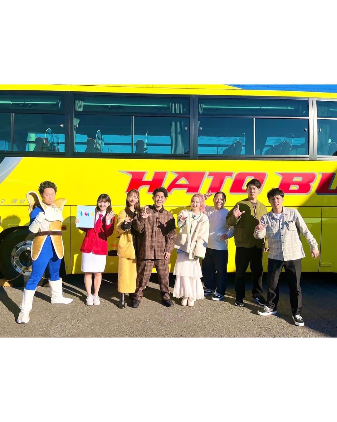 近藤千尋のインスタグラム：「明日のラヴィットは、、 なんと太田夫婦新企画始まります👏💕  その名も！！！  『太田近藤夫妻が行く！ 夢のあるある日帰り格安バスツアー🚍』  です💕☺️👏 ありがたや❗️  皆さんとワイワイロケしてます💓 美味しいご飯を食べたり、 色んな体験をしたり ほんっとに楽しい1日でした🥹  是非ご覧ください😍  明日のオープニングも 盛りだくさんなよ、か、ん❤️❤️  #金曜日ラヴィット #新企画  セットアップ @apupil_official @utspr  ブラウス @geneheavens_official  アクセサリー @rosebud_official  #近藤千尋衣装」
