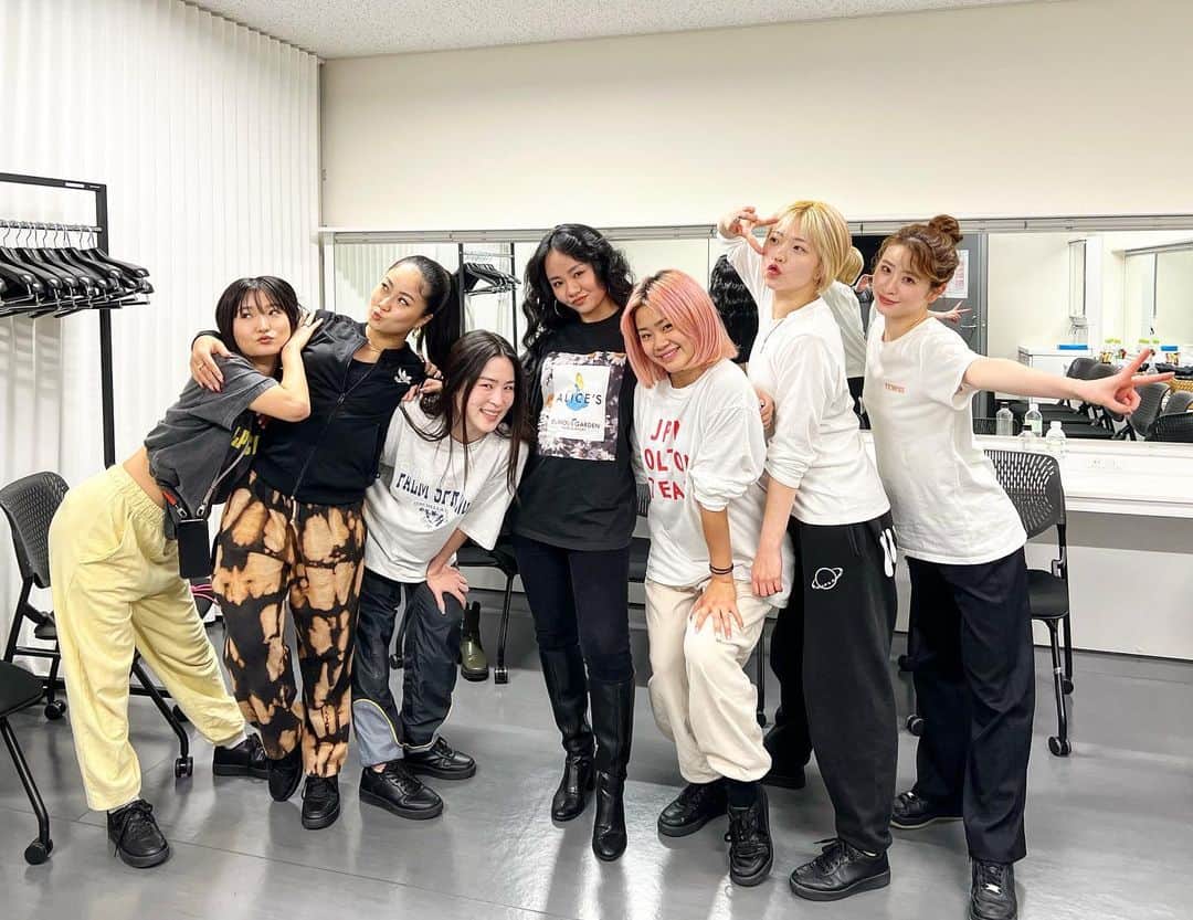 遥海のインスタグラム：「Ma ladiessss💕💕💕   パワーがとんでもない🔥 11/19.11/20ぶちかますぞ😎」