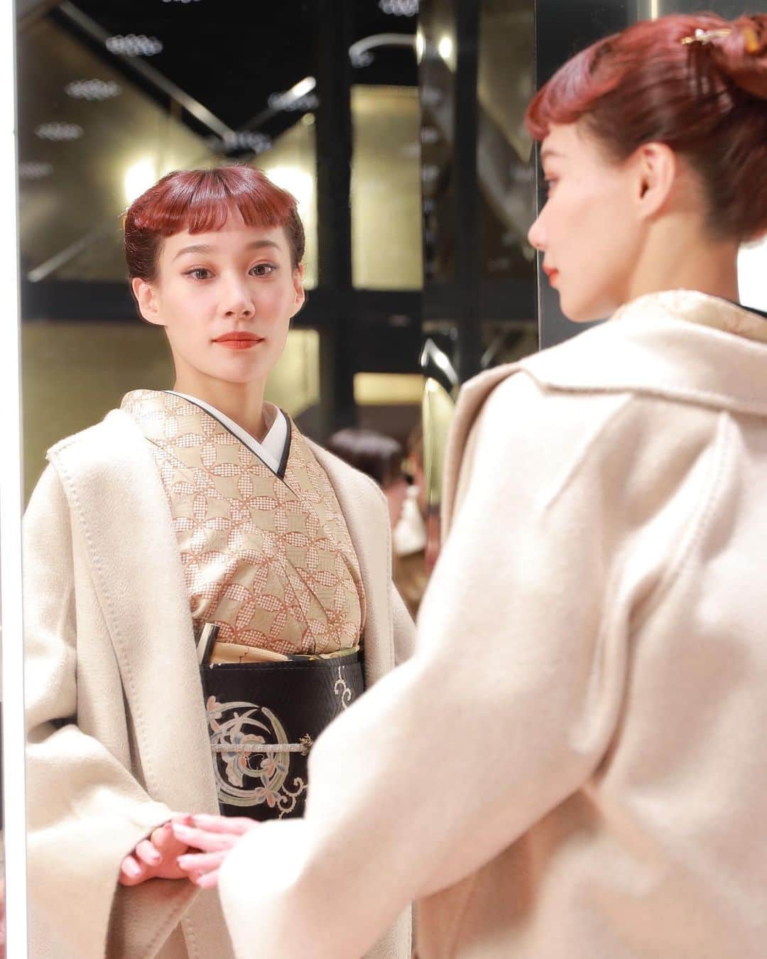 マドモアゼル・ユリアのインスタグラム：「Congratulations on opening new flagship store in Omotesando @maxmara !!  今日は新しくオープンするマックスマーラの表参道店へ、お邪魔しました😊 是非お着物で！との事だったので、リュドミラコートに合わせたスタイリングにしてみました👘  チャラさんのライブも観れて、沢山の人にも会えて楽しいオープニングでした😍 おめでとうございます👏🏻  #MaxMara #マックスマーラ」