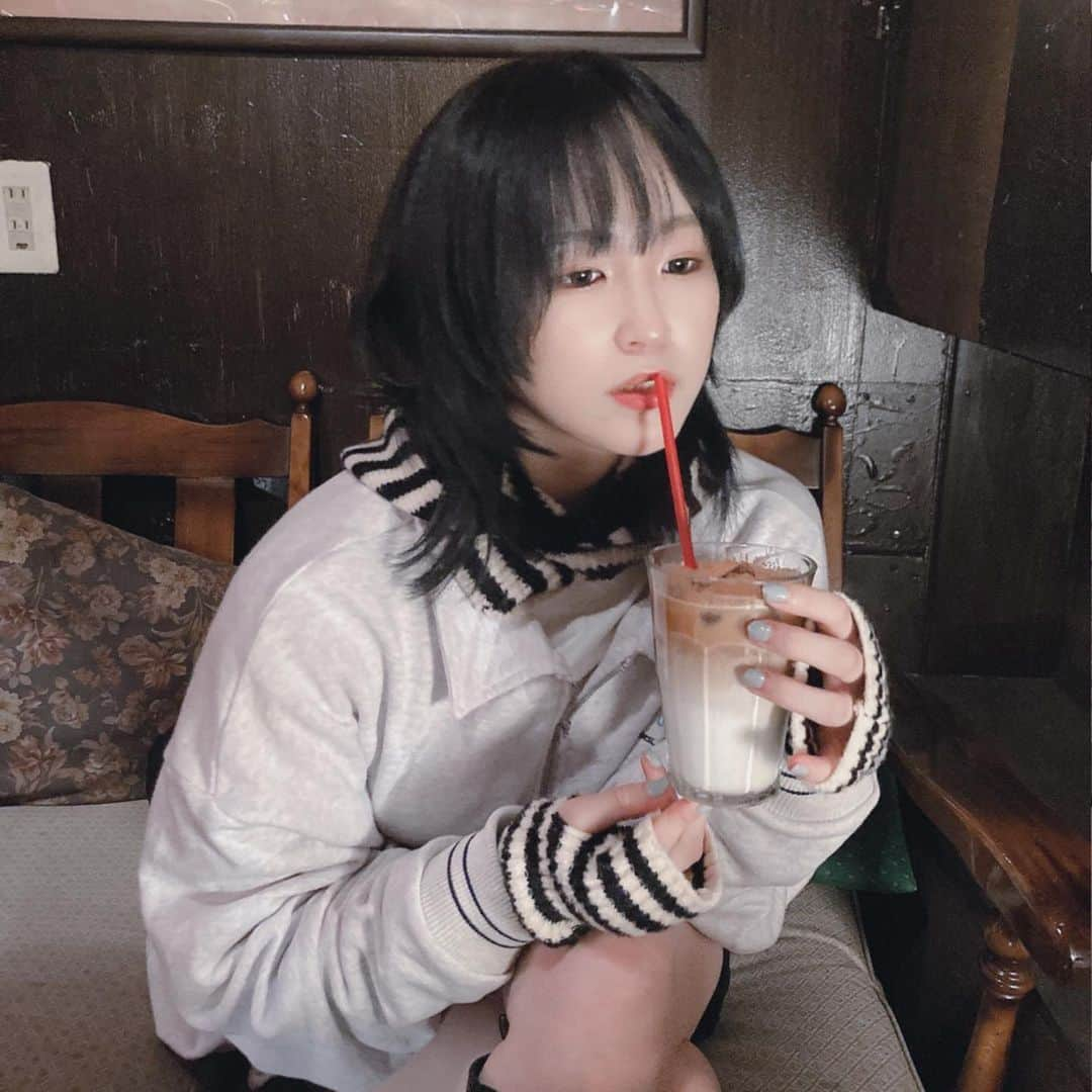 三田麻央のインスタグラム：「シナモンカフェラテ #まおふく」