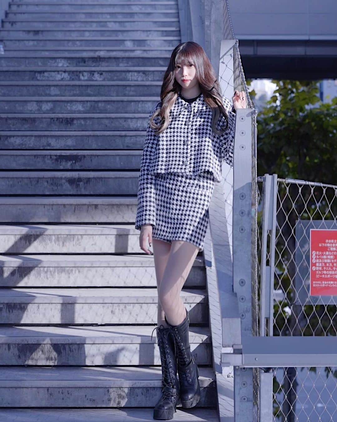 のインスタグラム：「この前撮影してきた🖤🤍  ↑↓ ZARA コーデ 晴れてる時に撮影してきたのでPUします！  #撮影 #撮影モデル #撮影依頼受付中 #モデル撮影 #被写体モデル #フリーモデル #渋谷 #宮下パーク #ファッション  #ファッションモデル #ootd #いいね返し #いいね大歓迎  #촬영 #셀카 #셀스타그램 #오오티디 #좋아요반사 #좋아요」