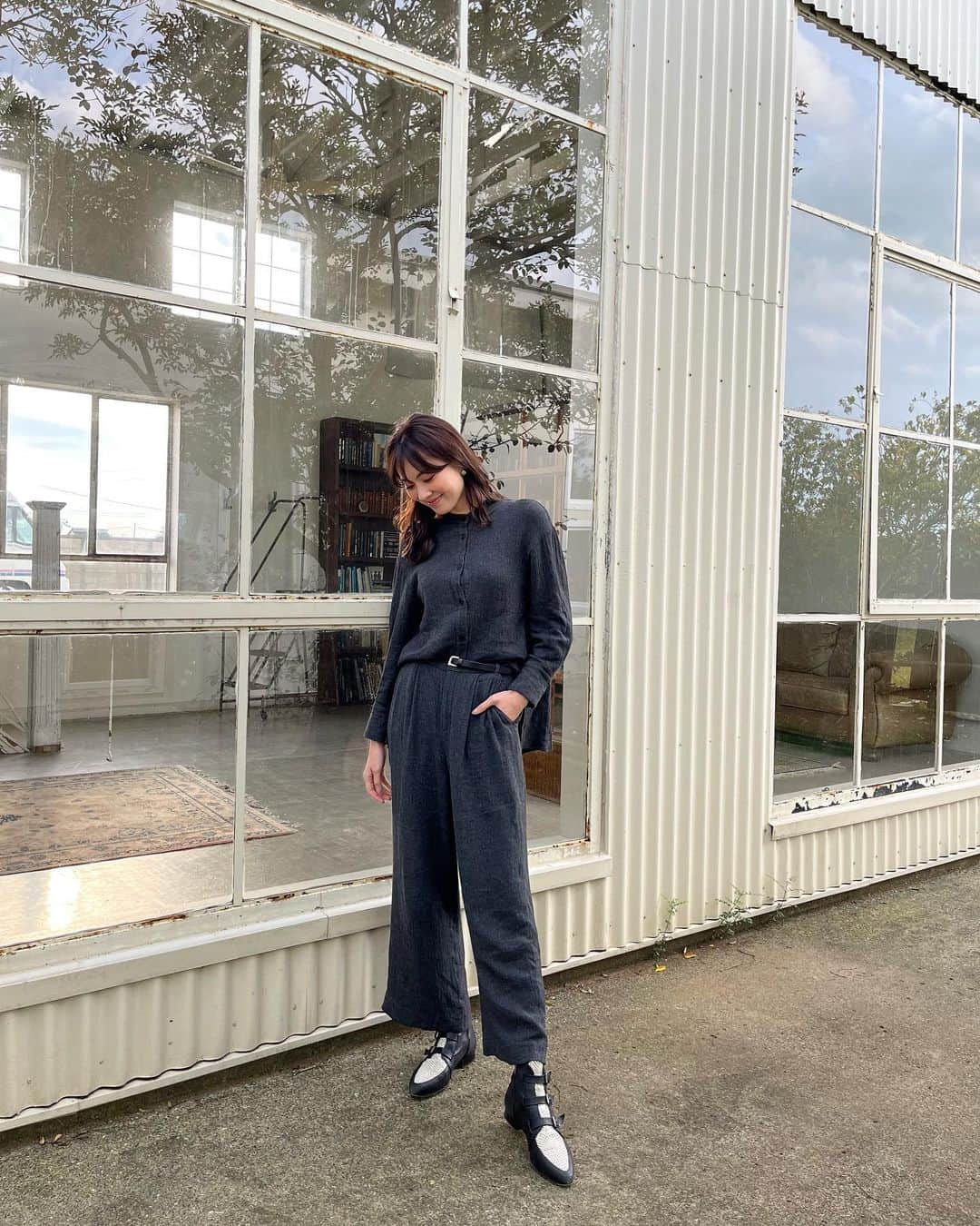 のインスタグラム：「📸🌾  今日は久しぶりに九十九里でロケでした！ 晴れていてすんごく気持ちよかったー☀️ 本当に過ごしやすい気候になって嬉しい。  今日の私服は、展示会でオーダーしていたindiviのセットアップ♥︎ 可愛くて楽ちんなので、普段はもちろん長距離移動の時にもよく着てます♬  #みゅうfashion」