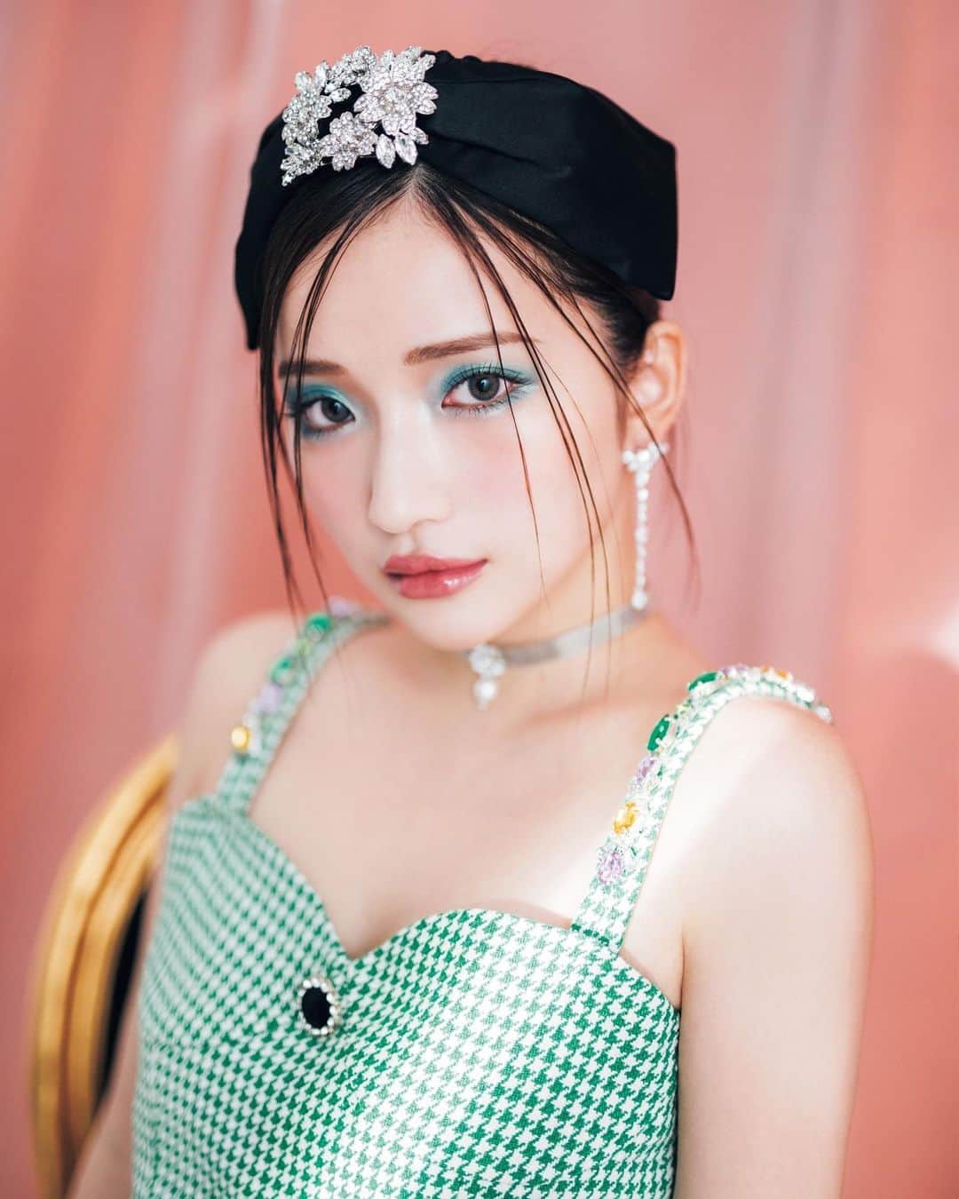 南りほのインスタグラム：「@ginger_magazine @hiro.odagiri 👸🏼💚  12月号📚」