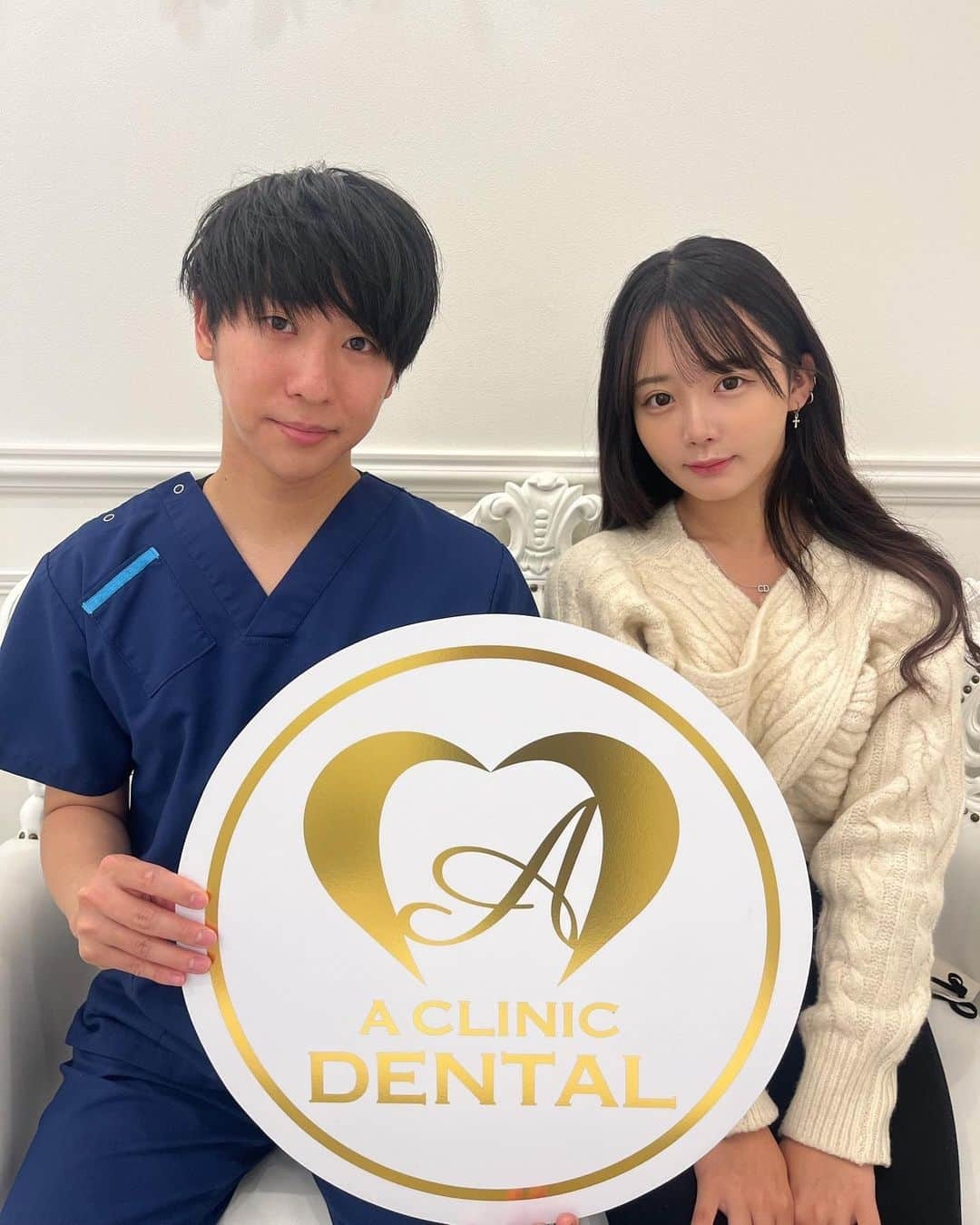 山本姫香さんのインスタグラム写真 - (山本姫香Instagram)「#aclinic デンタル　担当医の古居先生　@aclinic_furui でセラミックのカウンセリングに行ってきました！ 内装も綺麗でスタッフさんも優しかった！ たのしみ！ 経過はまた投稿します＾＾  @a_clinic_dental	@aclinic_furui #aclinic #aクリニック #エークリニック #aclinicデンタル #デンタルクリニック #セラミック #セラミック矯正 #ジルコニアセラミック #審美歯科 #矯正歯科 #インビサライン #歯列矯正 #歯科矯正  #歯並び #歯科医師  #ホワイトニング #白い歯 #ラミネートベニア #ワイヤー矯正 #古居憲」11月17日 16時45分 - _himeka0904_