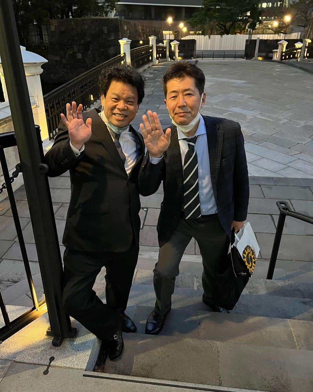 ジミー大西のインスタグラム：「常盤橋　オッサン2人❗️」