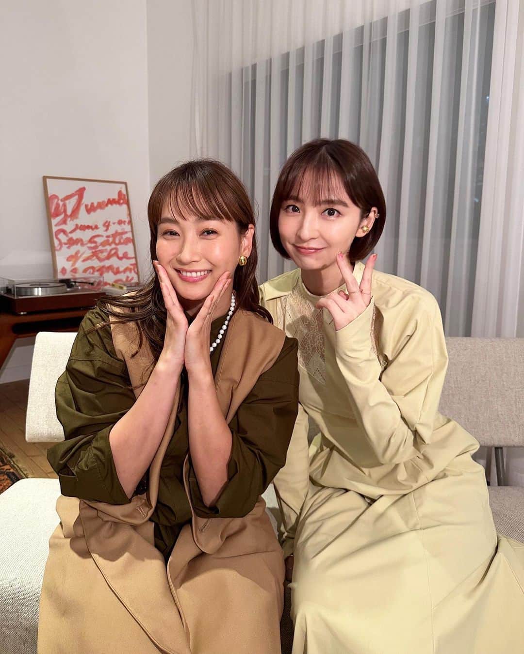 篠田麻里子のインスタグラム：「@be_story_official  発売見てね♡  ミキティと美容対談♡  おすすめ紹介しました💓」