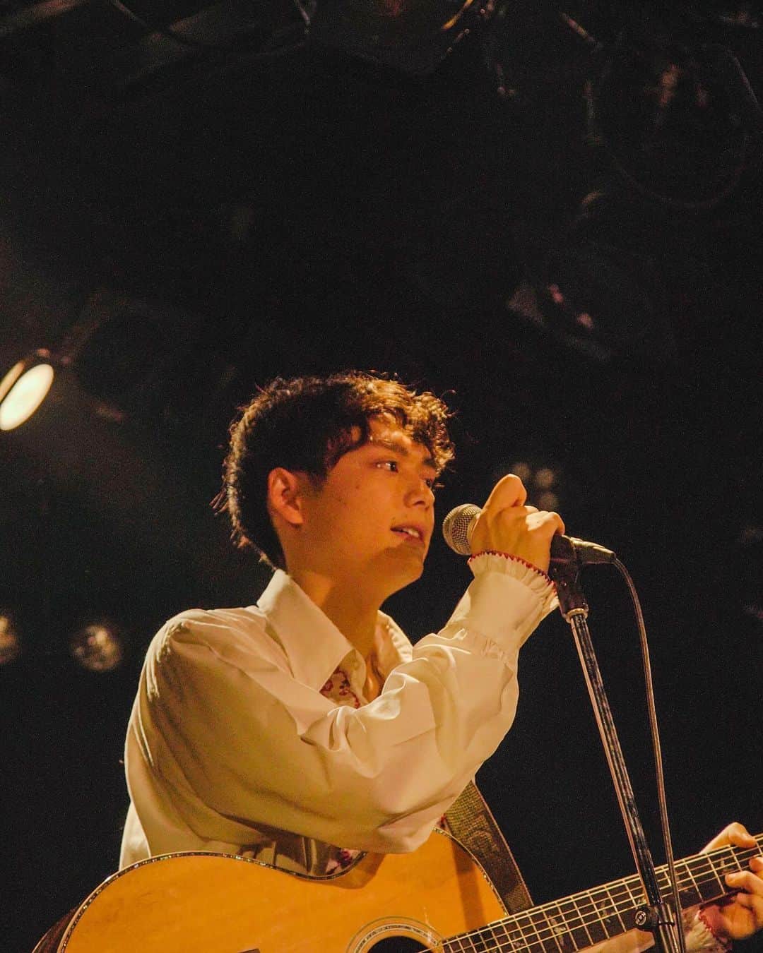 川合ルイのインスタグラム：「2022.11.13 @下北沢CLUB Que  弾き語りワンマンライブ”LOVE POWER”  悪魔のくちびる イチョウ並木のシンデレラ 愛の囚人たち イマジナリーフレンド 高架シタ真夏ノ午後二 いちごの墓 ムンクな君とボーリングジョーで 木天蓼 Forever Baby ポルターガイスト HITOMEBORE 神様はロマンスを知らない タイムマシン 今夜は死ねない。  📸@harooky3bj」