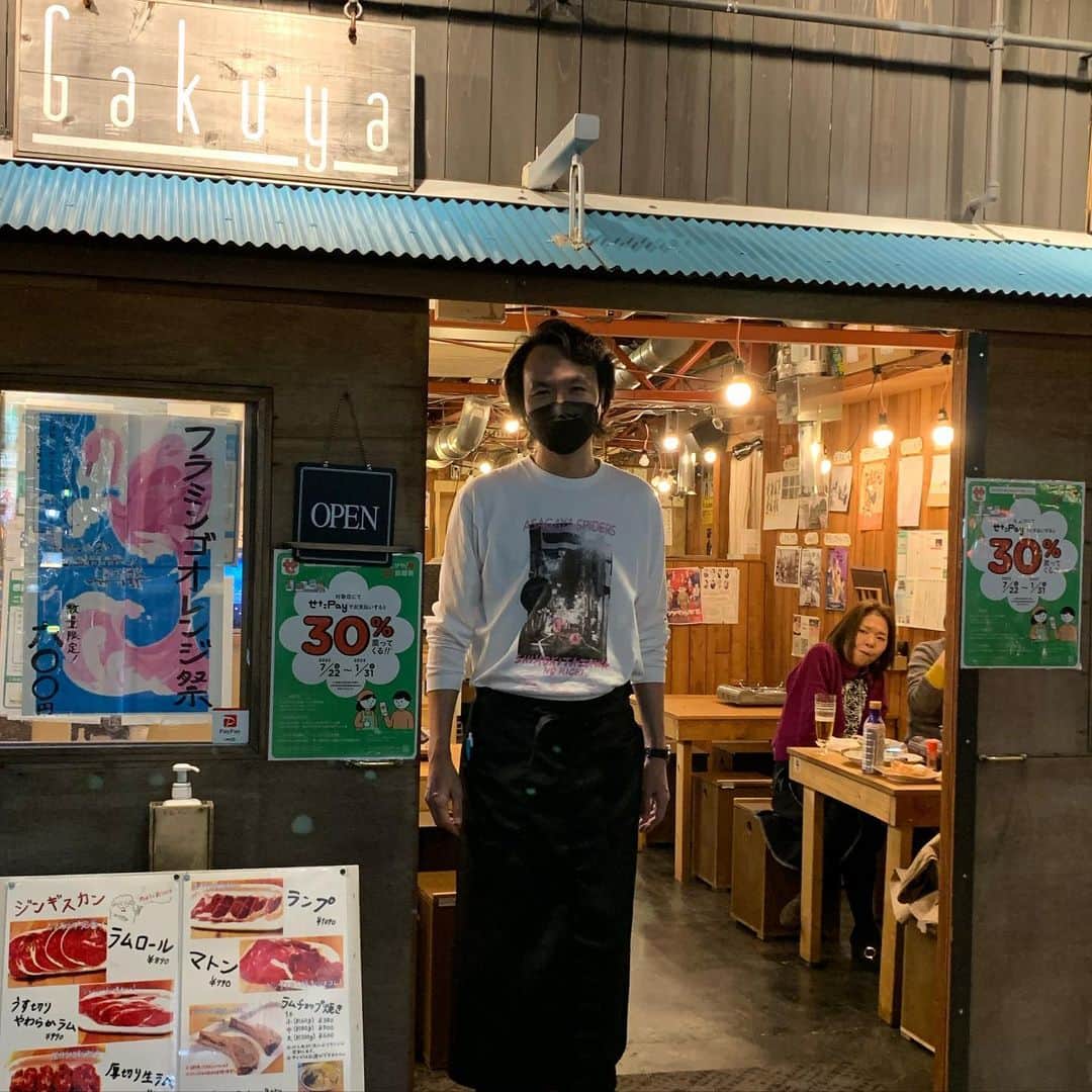 中山祐一朗のインスタグラム：「今夜もバイト企画「はたらくところ」始まりました、今夜は圭史もシフト入ってまーす！ #阿佐ヶ谷スパイダース　#遊覧文庫　#下北沢のみち」