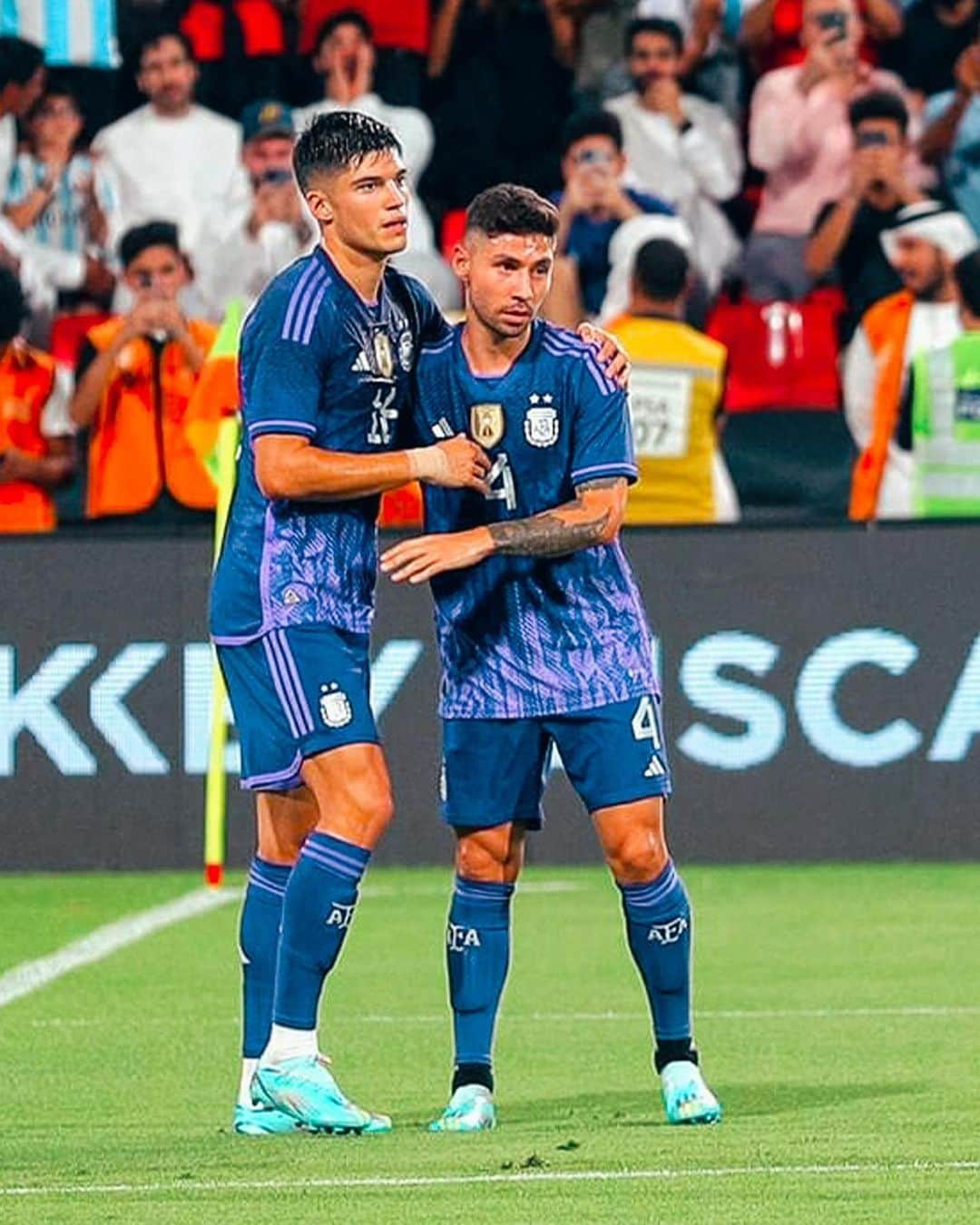 ホアキン・コレアのインスタグラム：「Todos juntos🇦🇷💙  @afaseleccion」