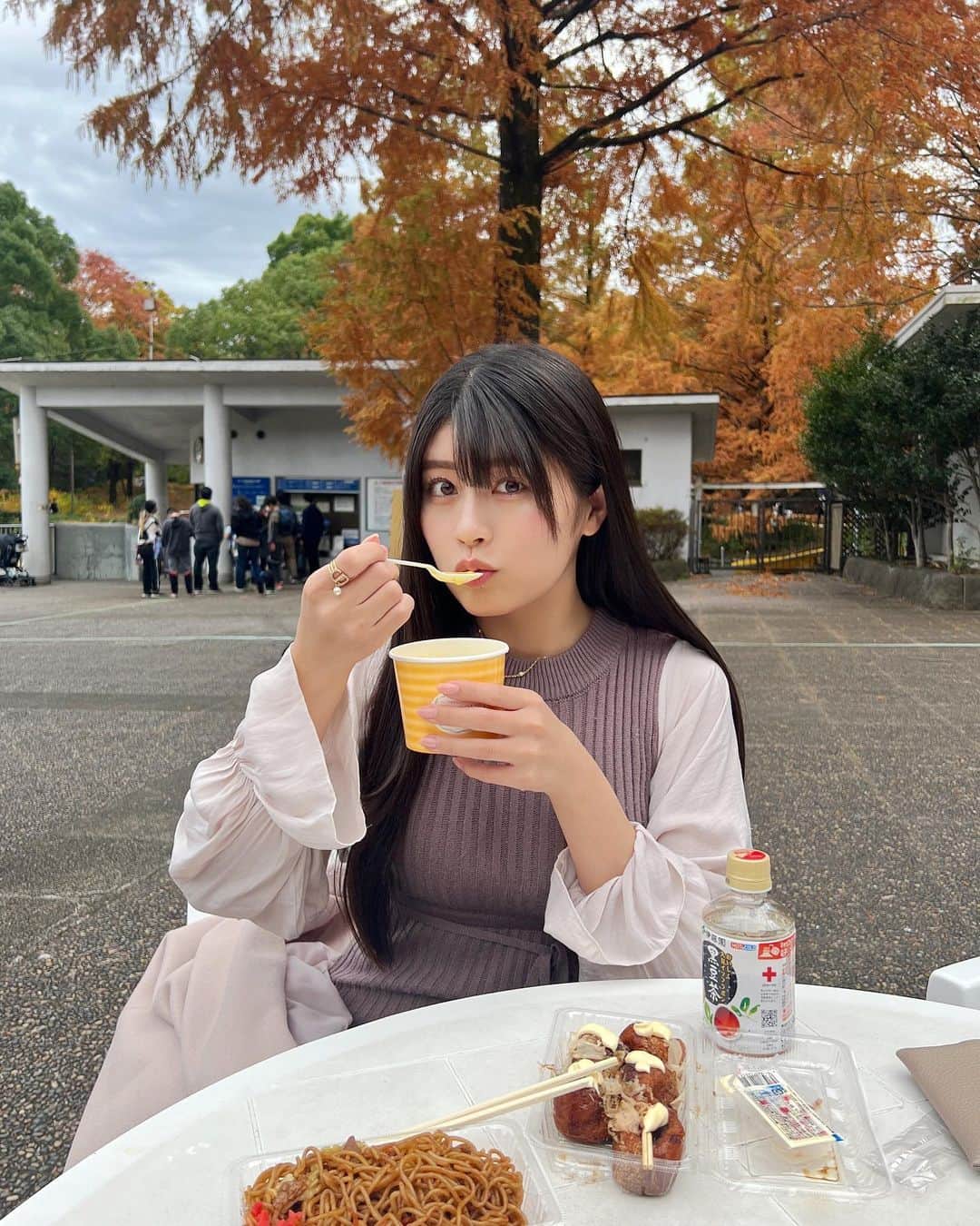 のインスタグラム：「初昭和記念公園◡̈ 広さにびっくり！秋ですなあ🍁🍂  #昭和記念公園 #イチョウ並木 #ニットワンピース #秋コーデ #grl」