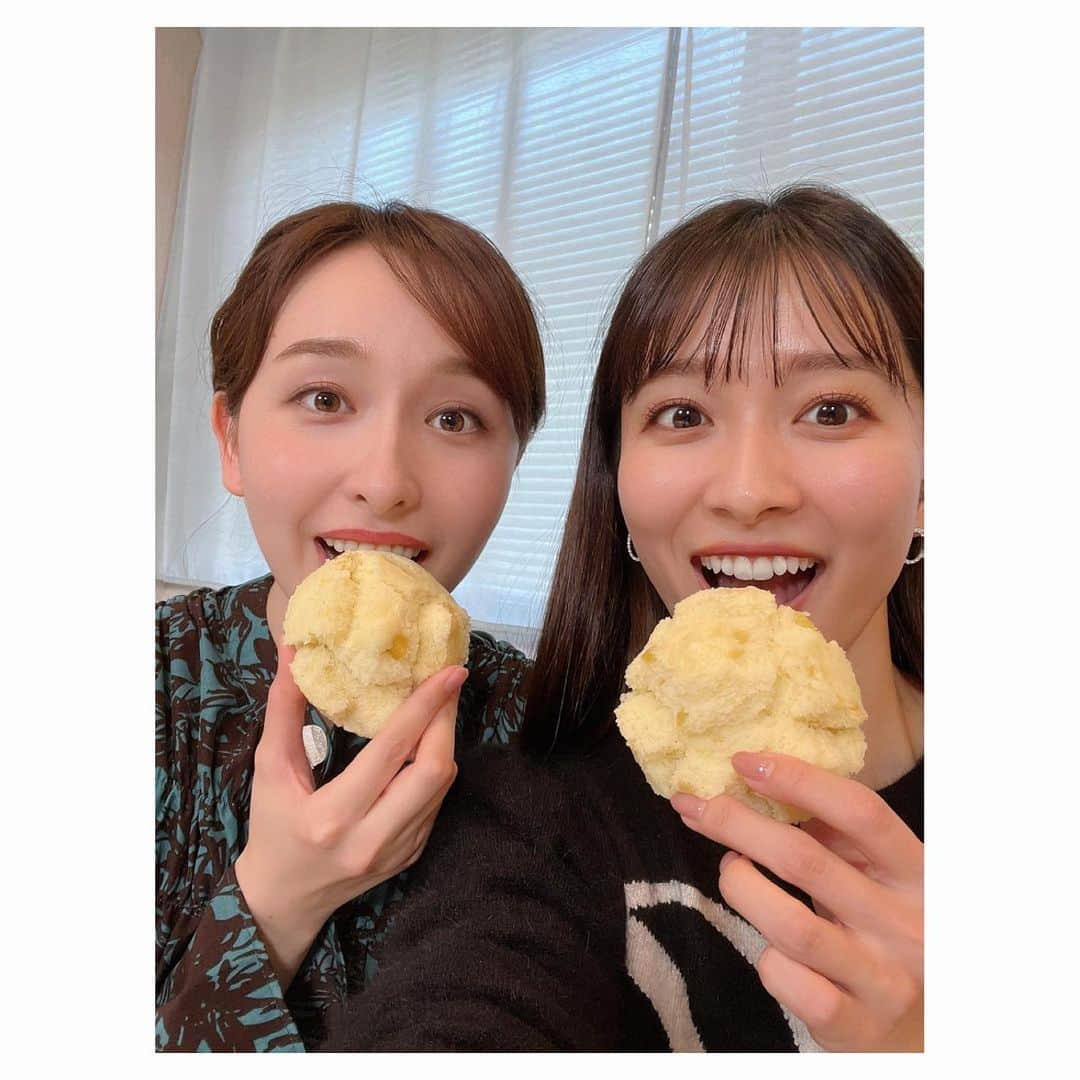 宇賀神メグのインスタグラム：「🍠  . .  YouTube撮影の合間に さつまいも蒸しパンでホッと一息🍠 秋は美味しいものが沢山ありますね。  久しぶりに里菜さんとゆっくり お話できて嬉しかったなぁ…。✨  . .  #さつまいも #蒸しパン」