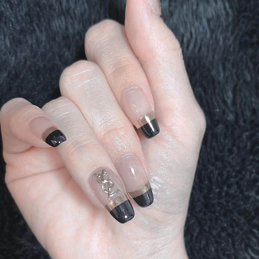 きーぽんのインスタグラム：「✧︎ɴᴇᴡ nail✧︎   ,,,,YSL,,,,」