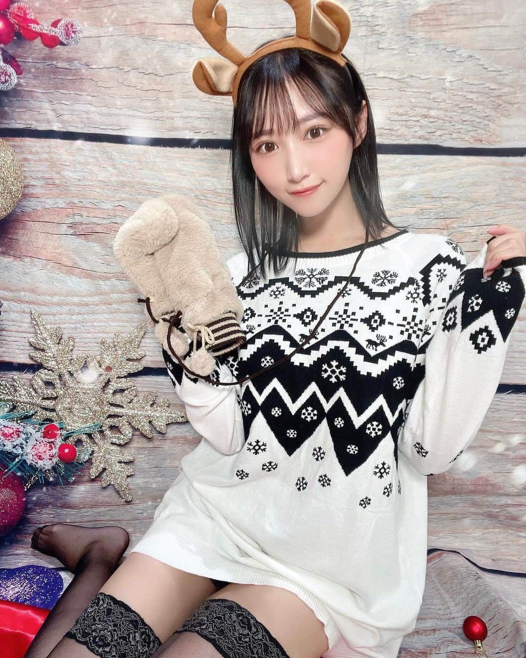のインスタグラム：「今年もこの季節がやってきた、、！ イマドキクリスマス宿題チェキが絶賛発売中です🎄 Twitterチェックしてね💓  #1日1川瀬」