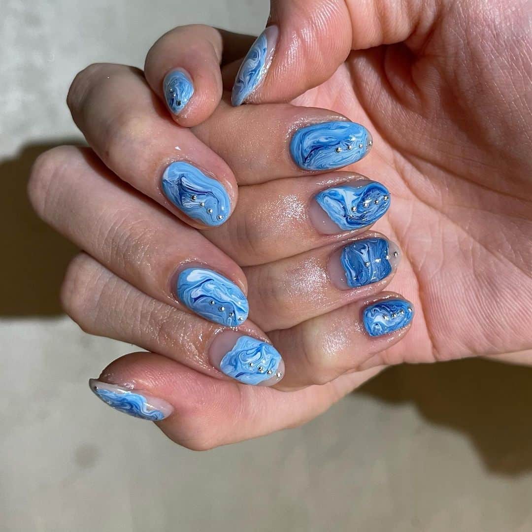 のインスタグラム：「神奈川沖浪裏っぽくもあるし抽象画感やギャルっぽさもある🌊Kawaii〜  #ジェルネイル #ネイル #nails #newnails」