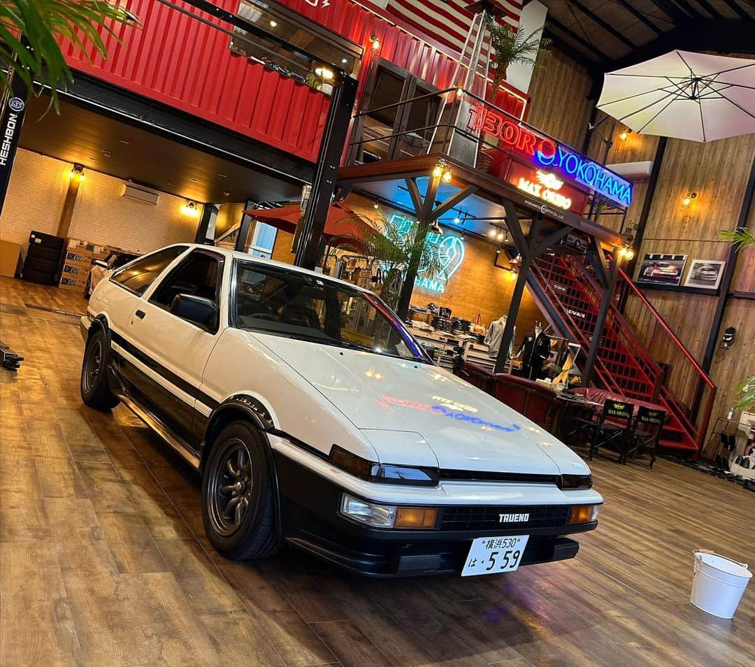 織戸学さんのインスタグラム写真 - (織戸学Instagram)「夏のイベント以来  動かなくなってしまった  AE86  愛のある人達に 直してもらい、  久しぶりにdrive  街の流れで 踏める  最高だなーって 今夜も思う。  やはり 踏むって  人生は必要だな。」11月17日 22時37分 - maxorido