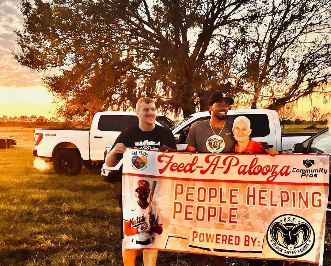 ディー・ゴードンのインスタグラム：「Feedapalooza was a great success yesterday…we gave out over 100,000 lbs of food and 100+ gas cards to the people of Tampa Bay…thank you @dmschimka @communitypros and @oneheartmatters for putting this all together and showing how to truly give back to our communities in Florida.」