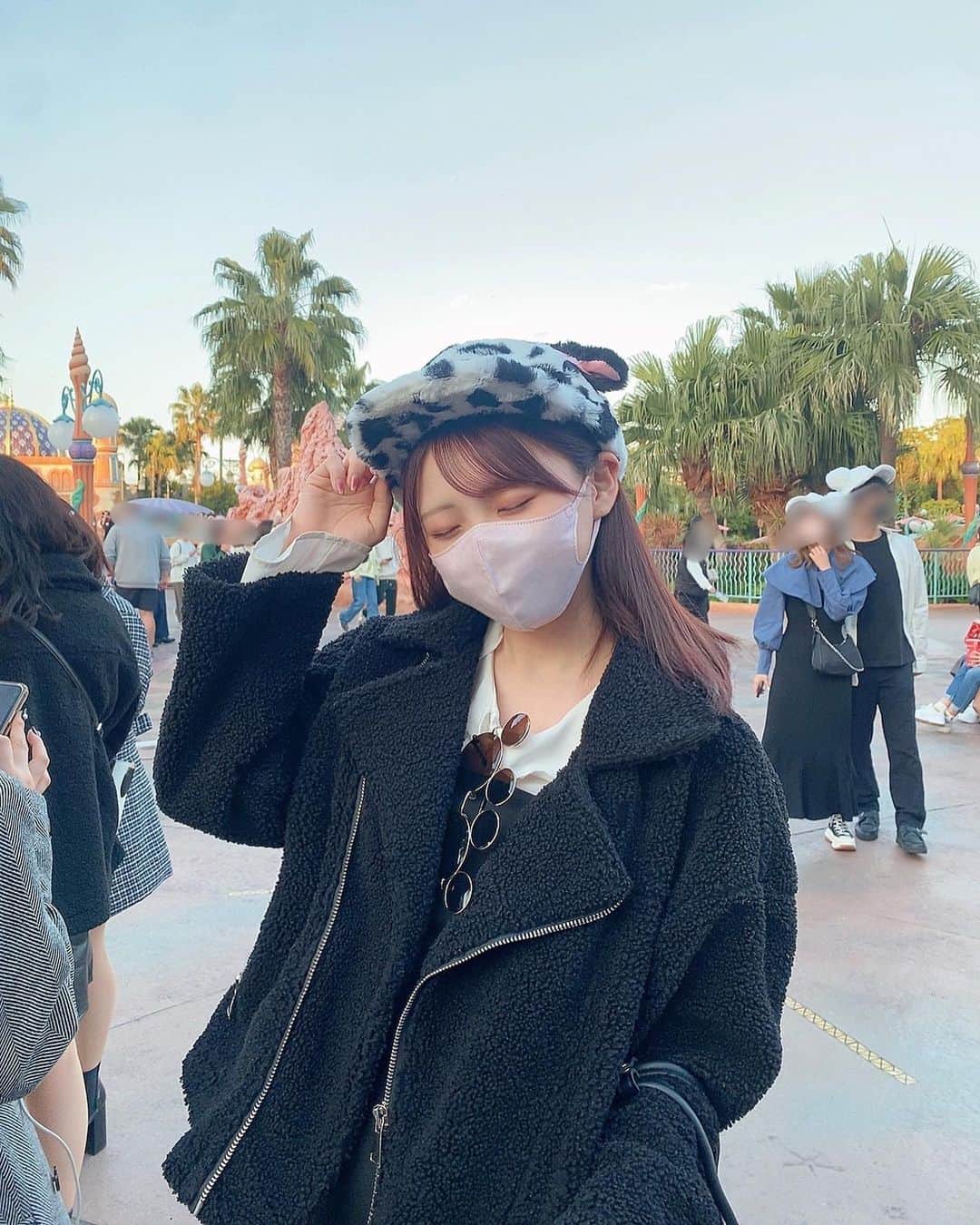 浅井裕華のインスタグラム：「🐶🤍🖤💗#tokyodisneysea」